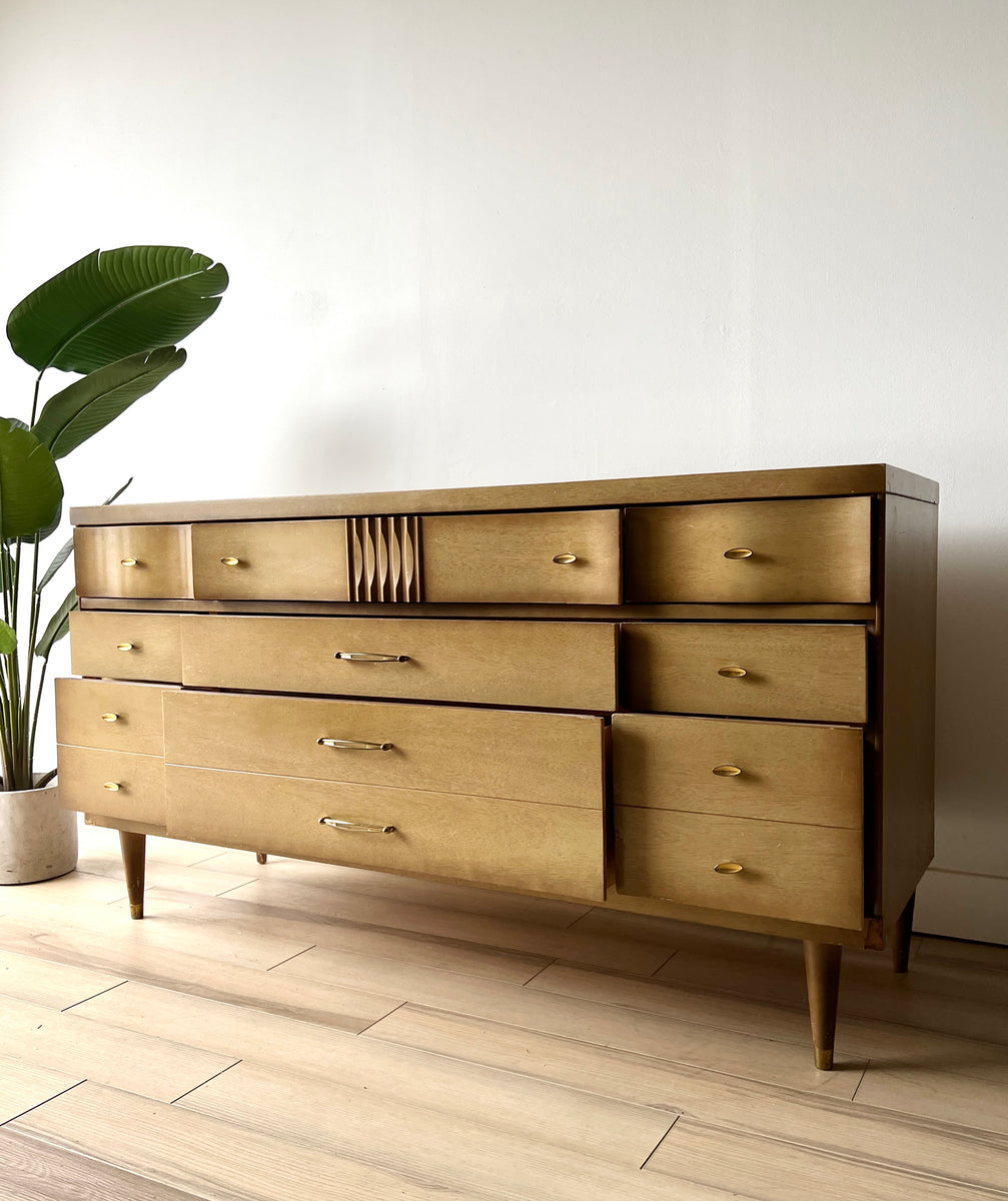 Vintage Mid Century Nine Drawer Dresser – Home and Closet Vintage