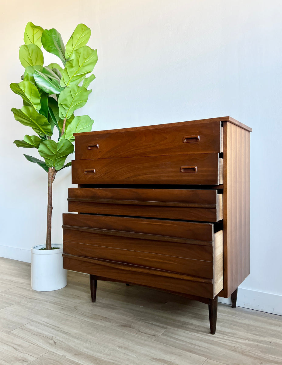 Vintage Mid Century Dresser – Home and Closet Vintage