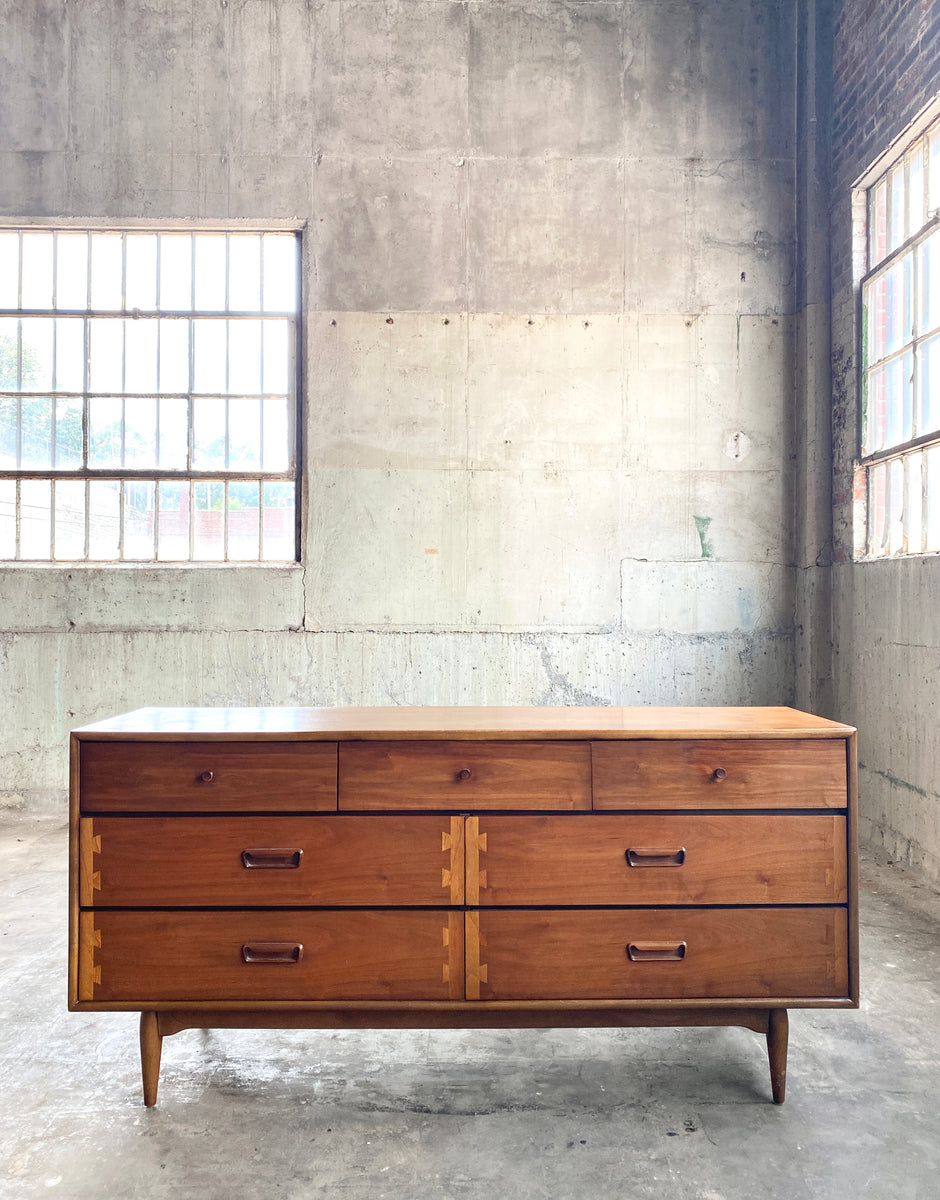 Mid Century Lane Acclaim Long Dresser – Home and Closet Vintage