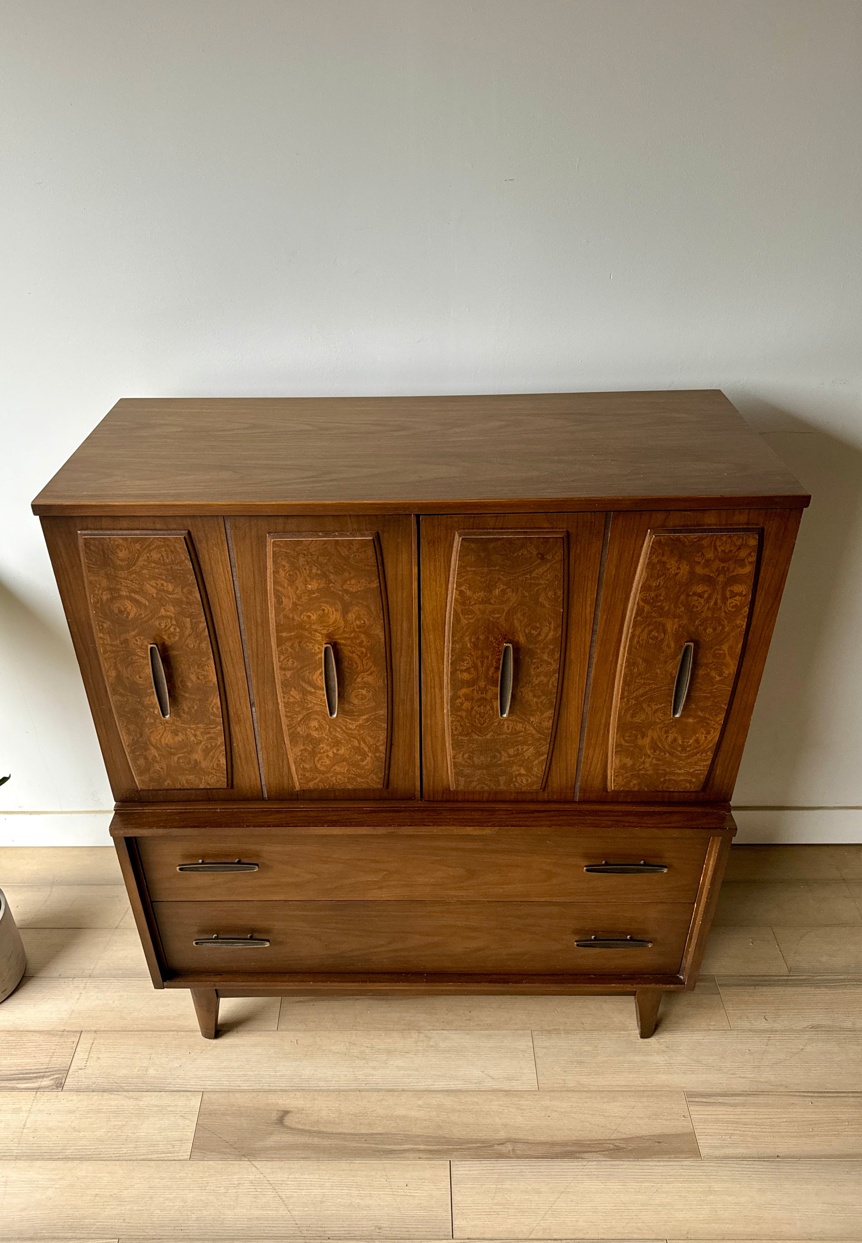 Vintage Mid Century Broyhill Gentleman’s Chest