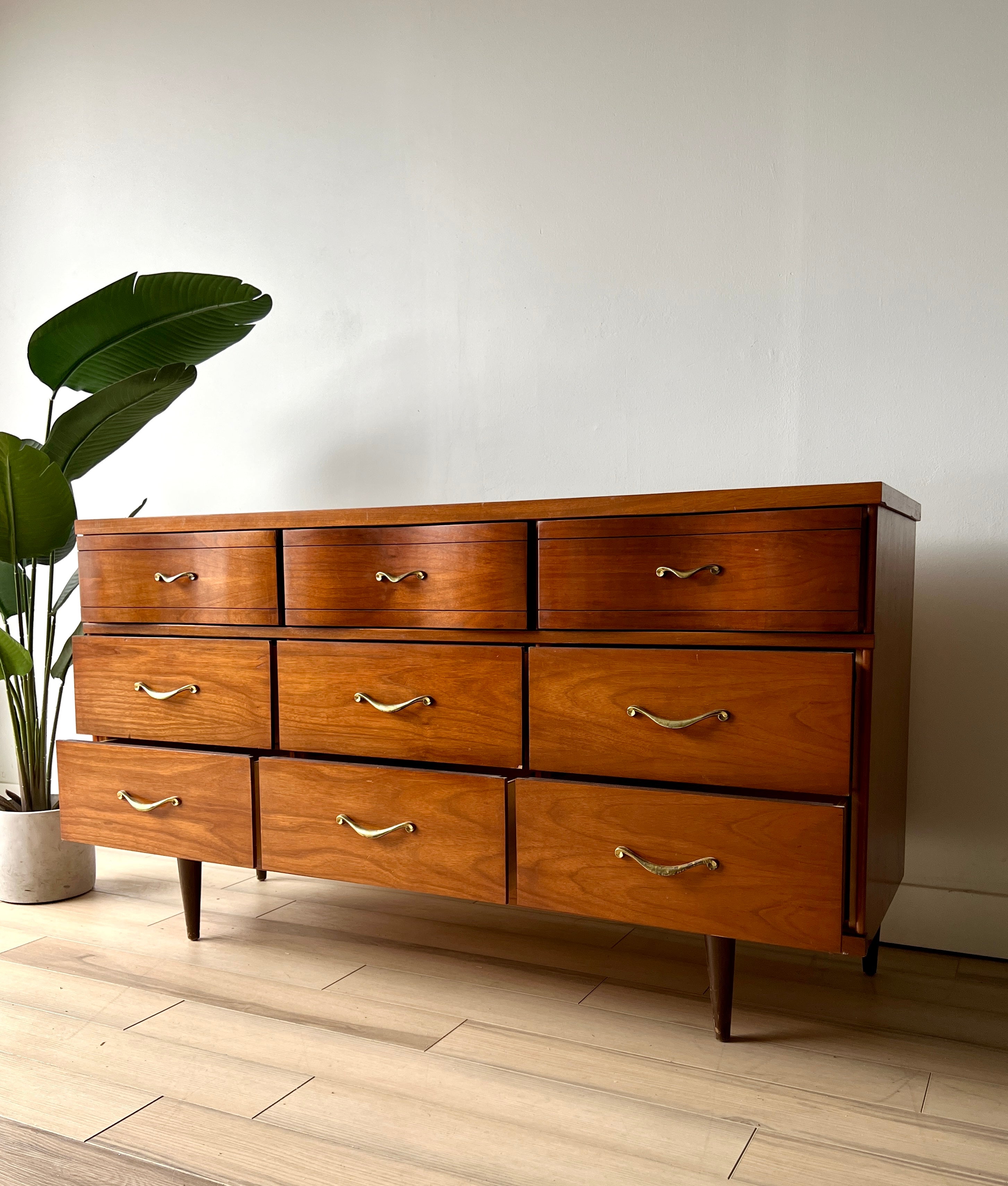 Vintage Mid Century Nine Drawer Dresser – Home and Closet Vintage