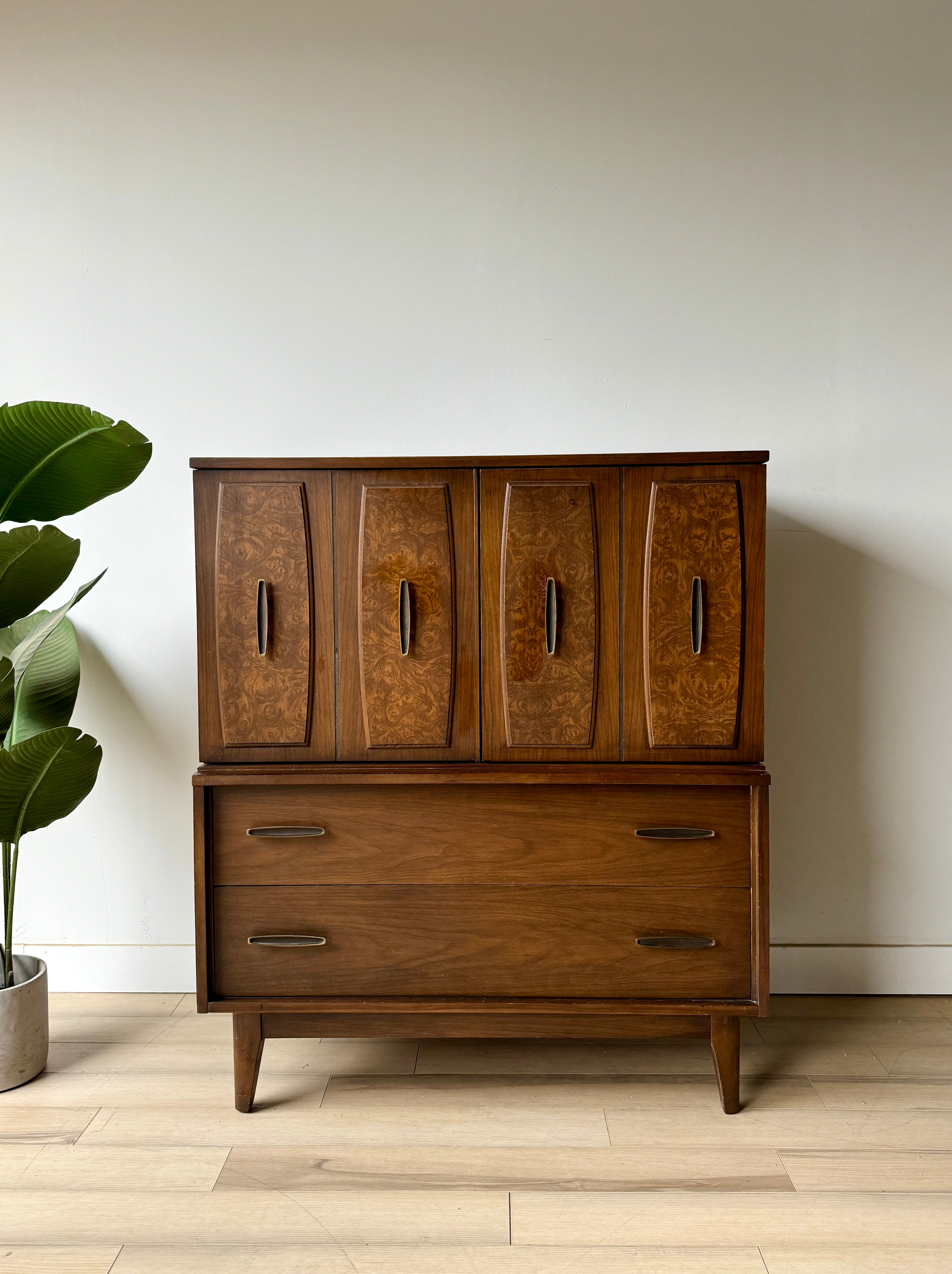 Vintage Mid Century Broyhill Gentleman’s Chest