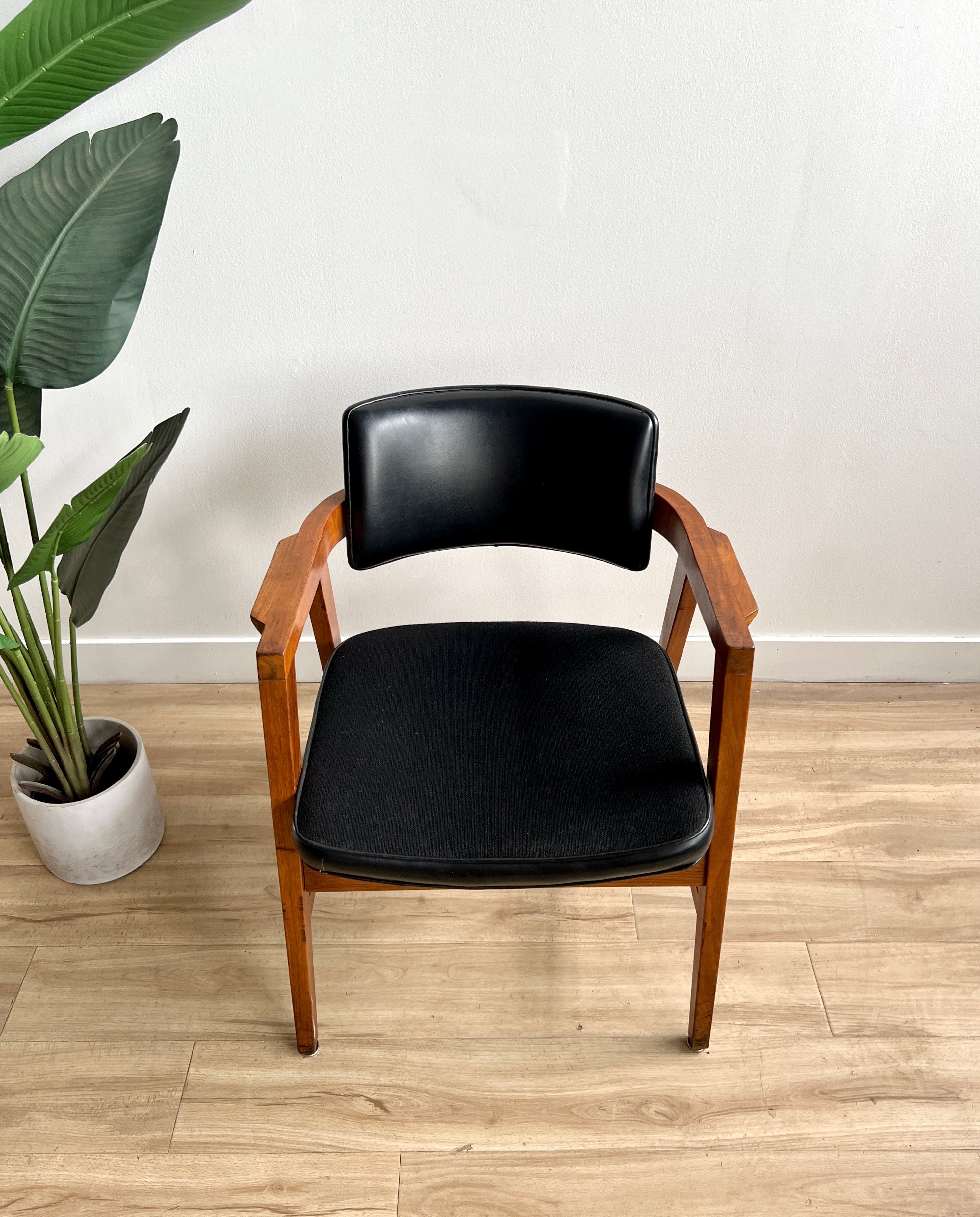 Vintage Mid Century Gunlocke Armchair