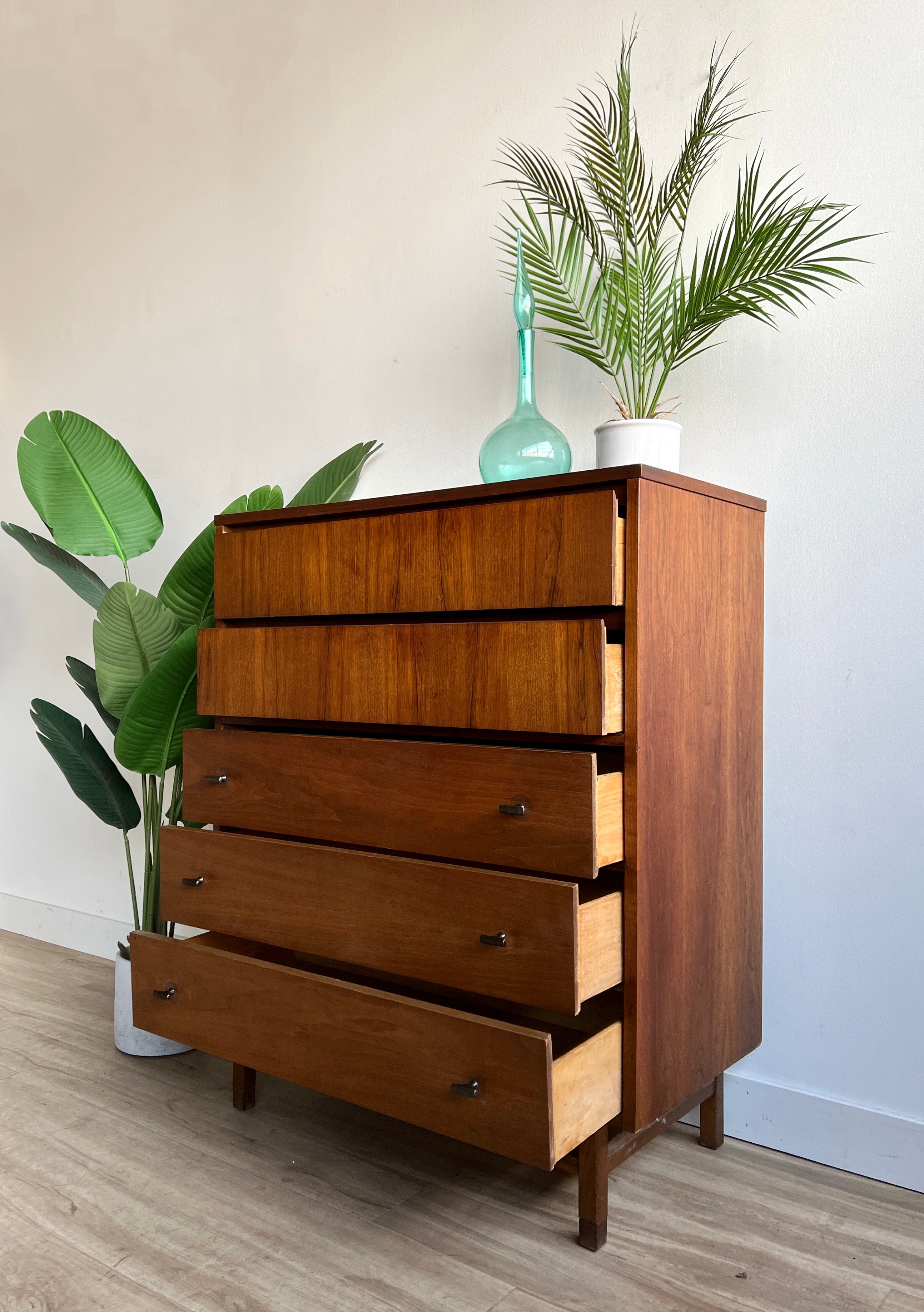 Vintage Mid Century Five Drawer Dresser by Stanley Home and Closet Vintage Vintage Mid Century Five Drawer Dresser by Stanley Home and Closet Vintage