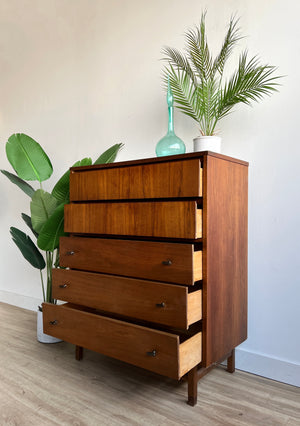 stanley furniture dresser vintage French Provincial This dresser features tapered legs and dovetailed drawers.Carved wood handles Vintage Mid Century Five Drawer
