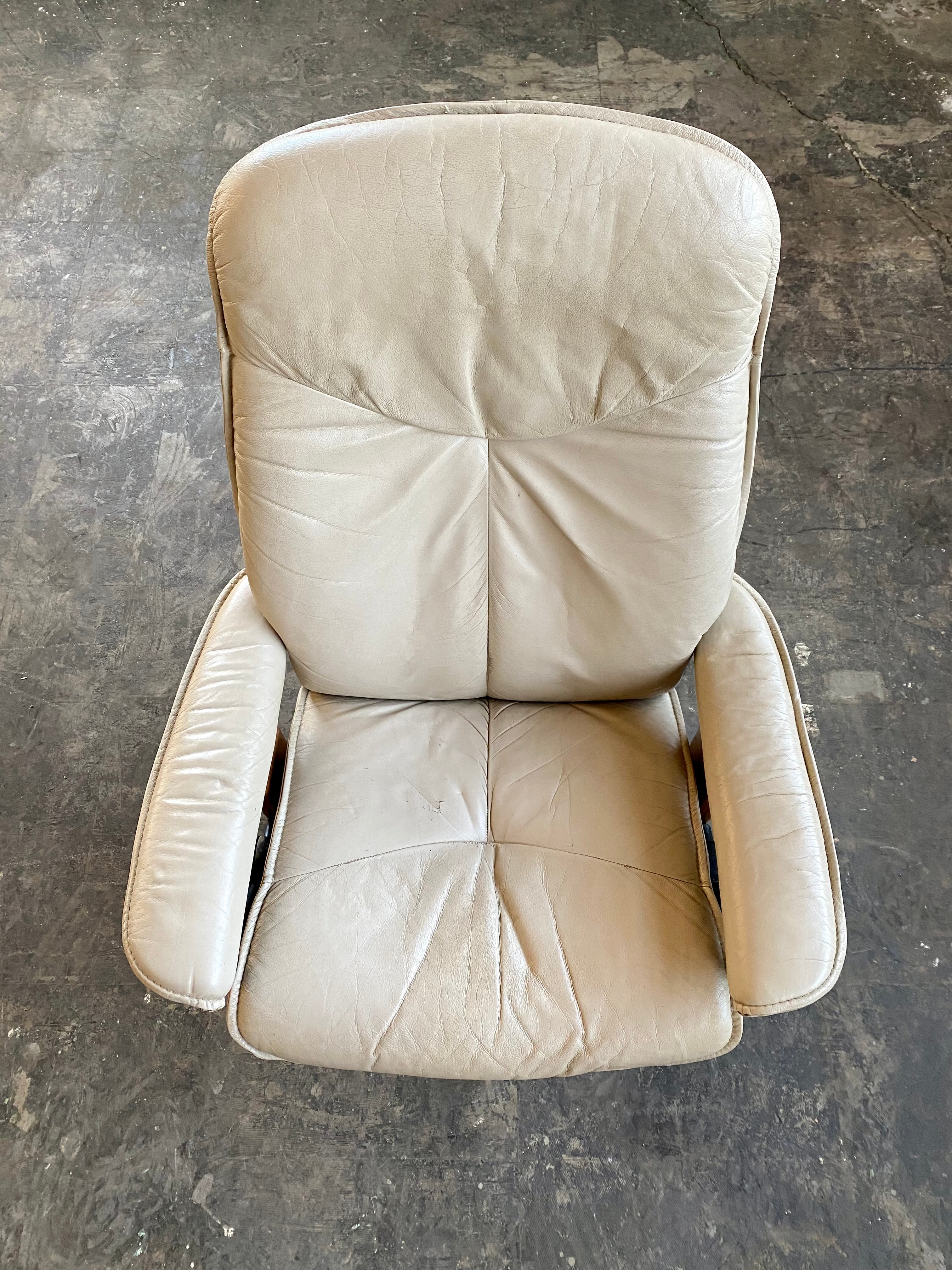 Vintage Norwegian Lounge Chair in Neutral Leather