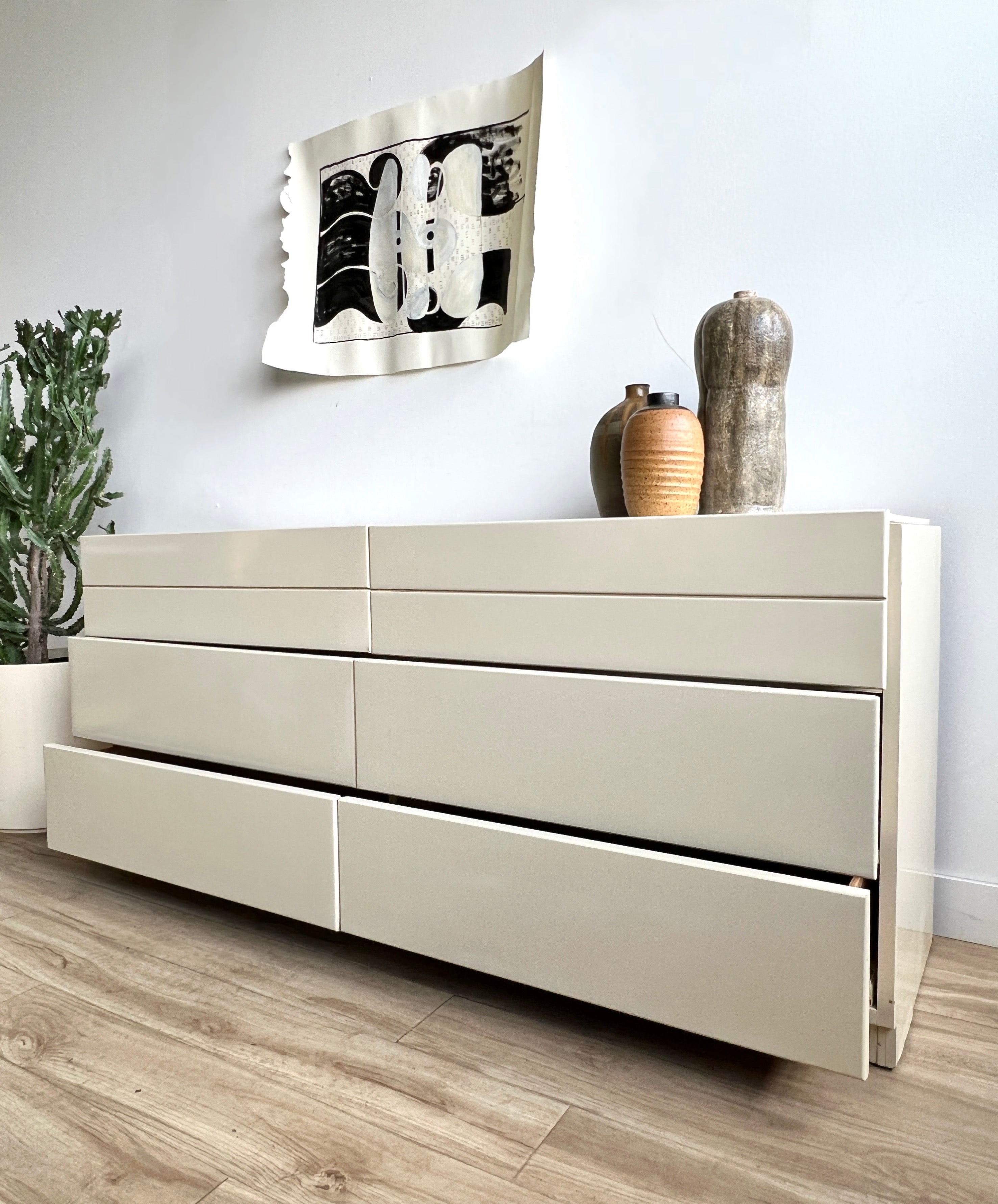 white lacquer dresser with Black Trim Sunbeam Vintage drawer dresser and matching mirror bring sharp Henredon White Lacquer Solid Wood