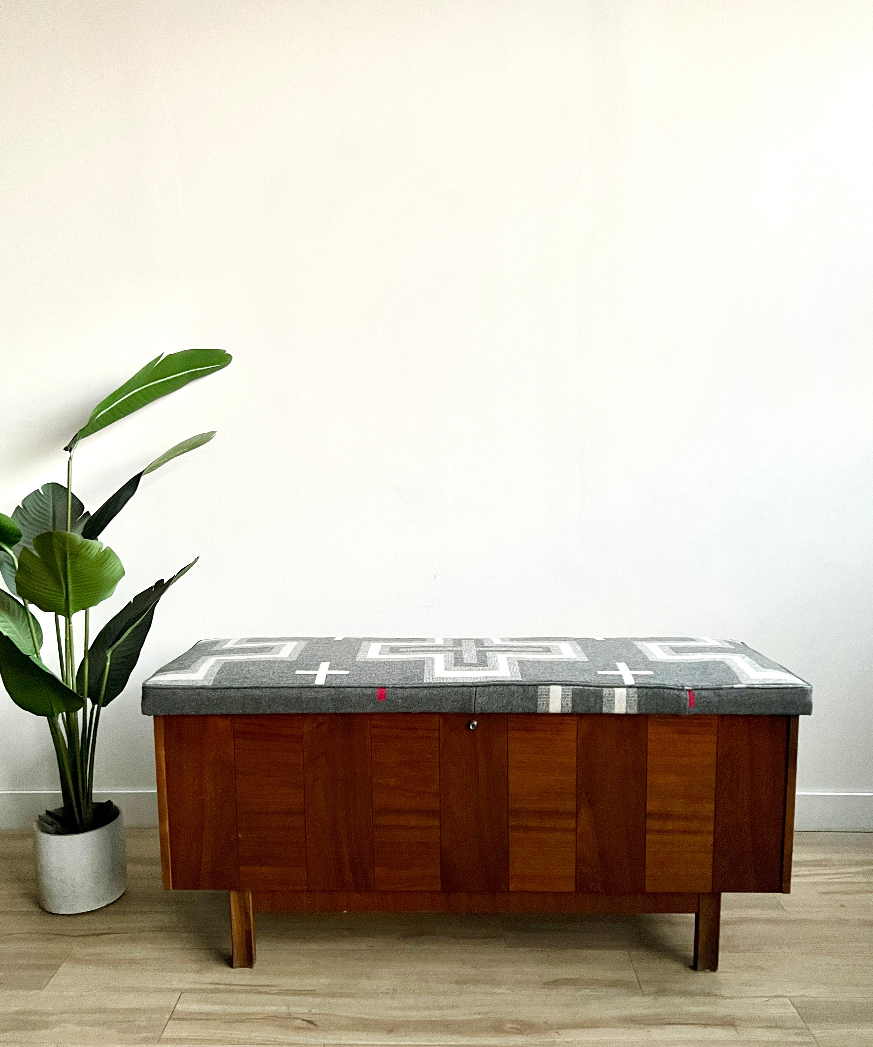Vintage Mid Century Lane Bench / Cedar Chest with Upholstered Pendleto ...