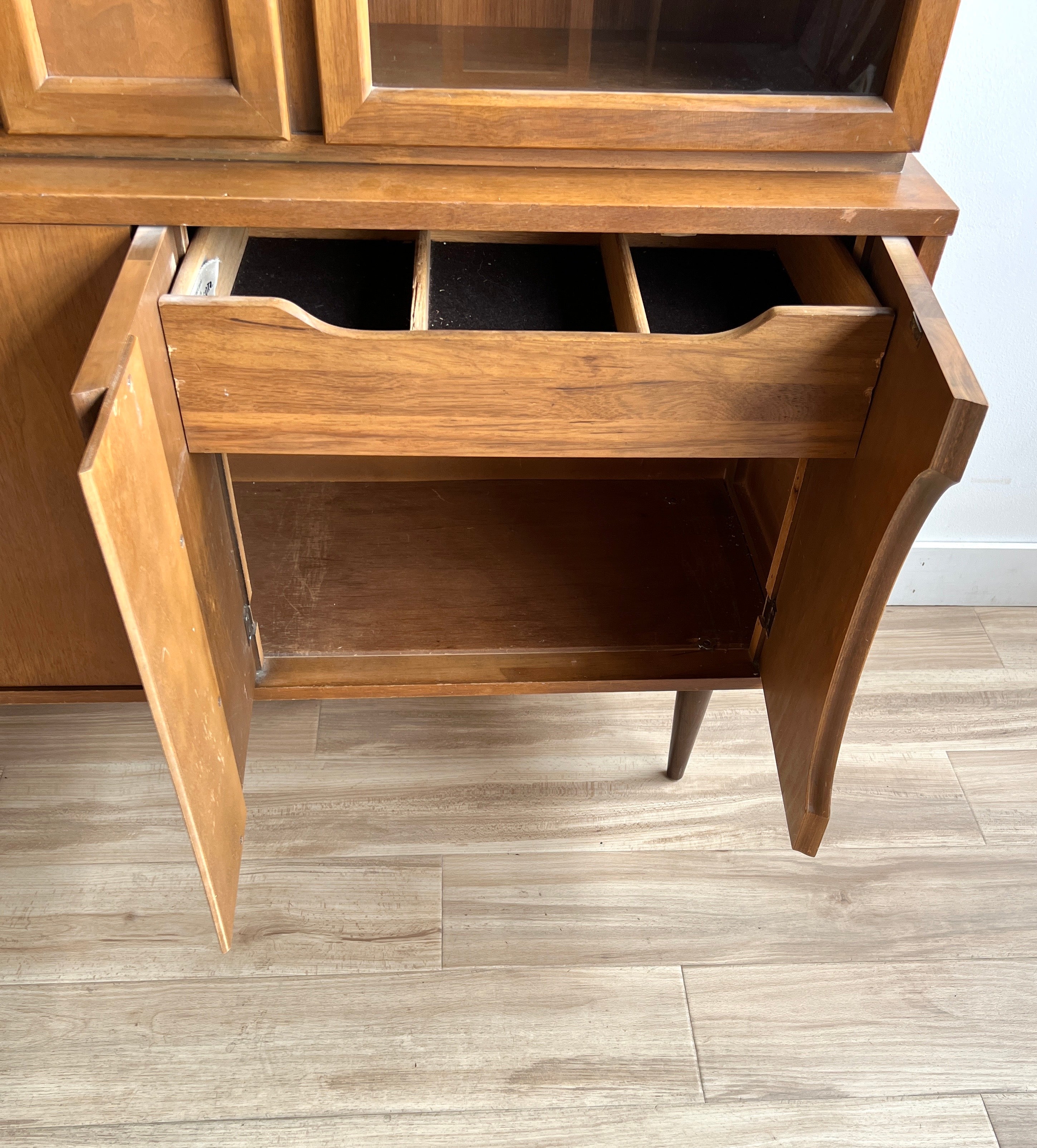 Vintage Mid Century Shelving Unit / Hutch