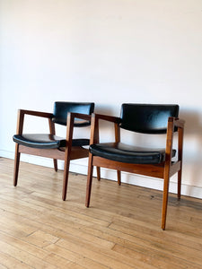Pair of Mid-Century chairs by Gunlocke