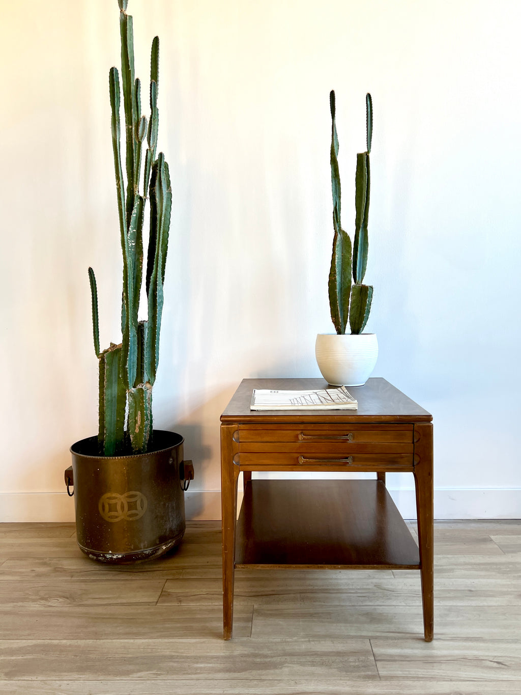 Vintage Mid Century End Table / Nightstand