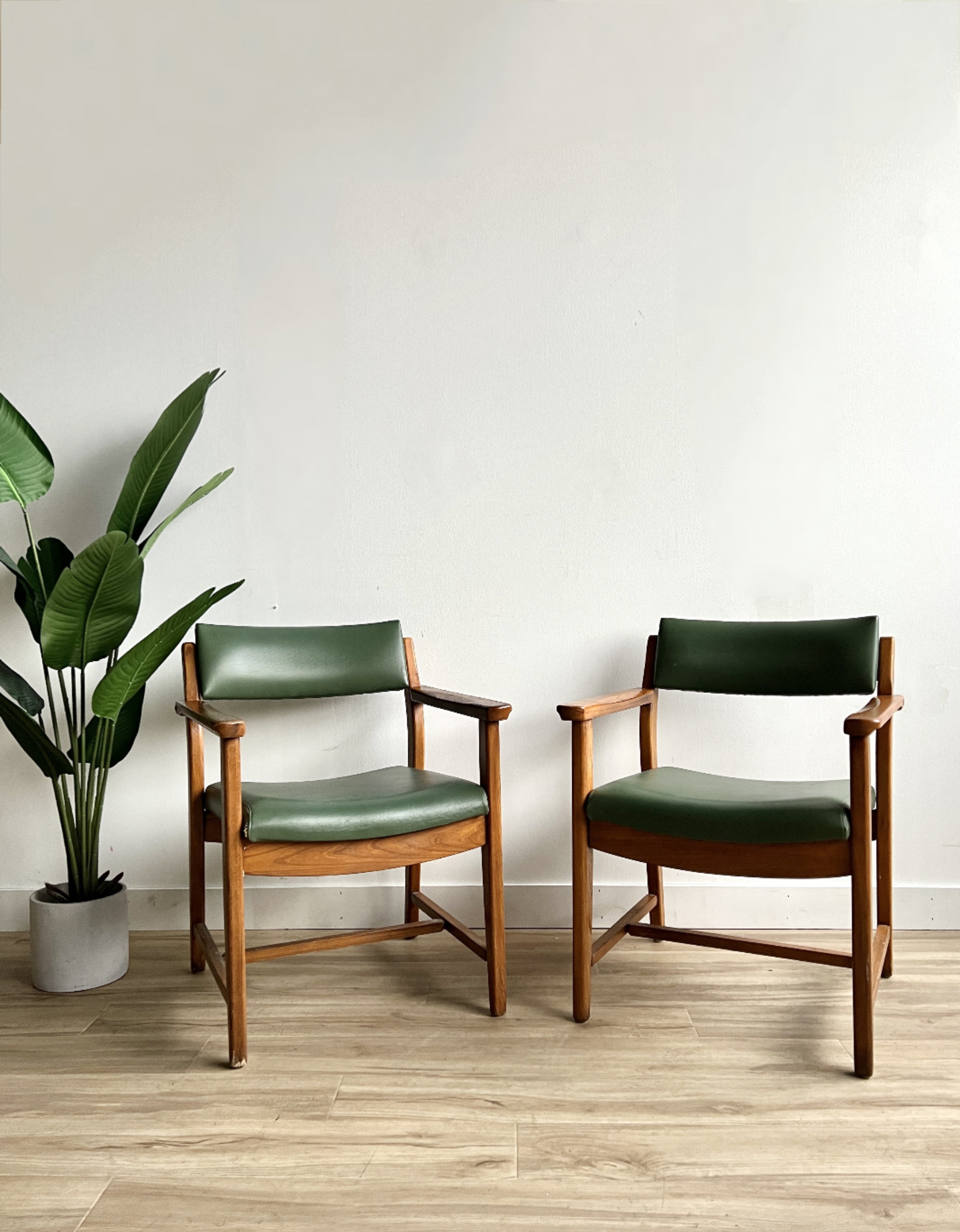Pair of Vintage Mid Century Armchairs in Green