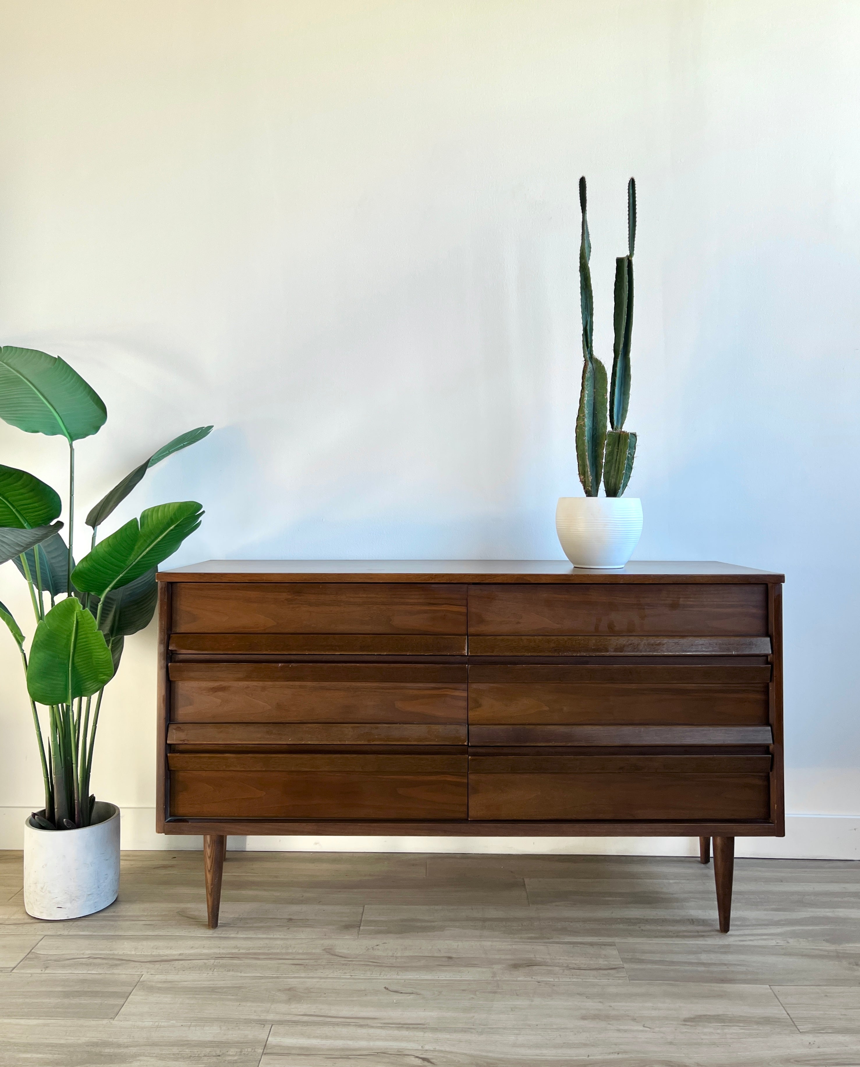 Vintage Mid Century Six Drawer Dresser – Home and Closet Vintage