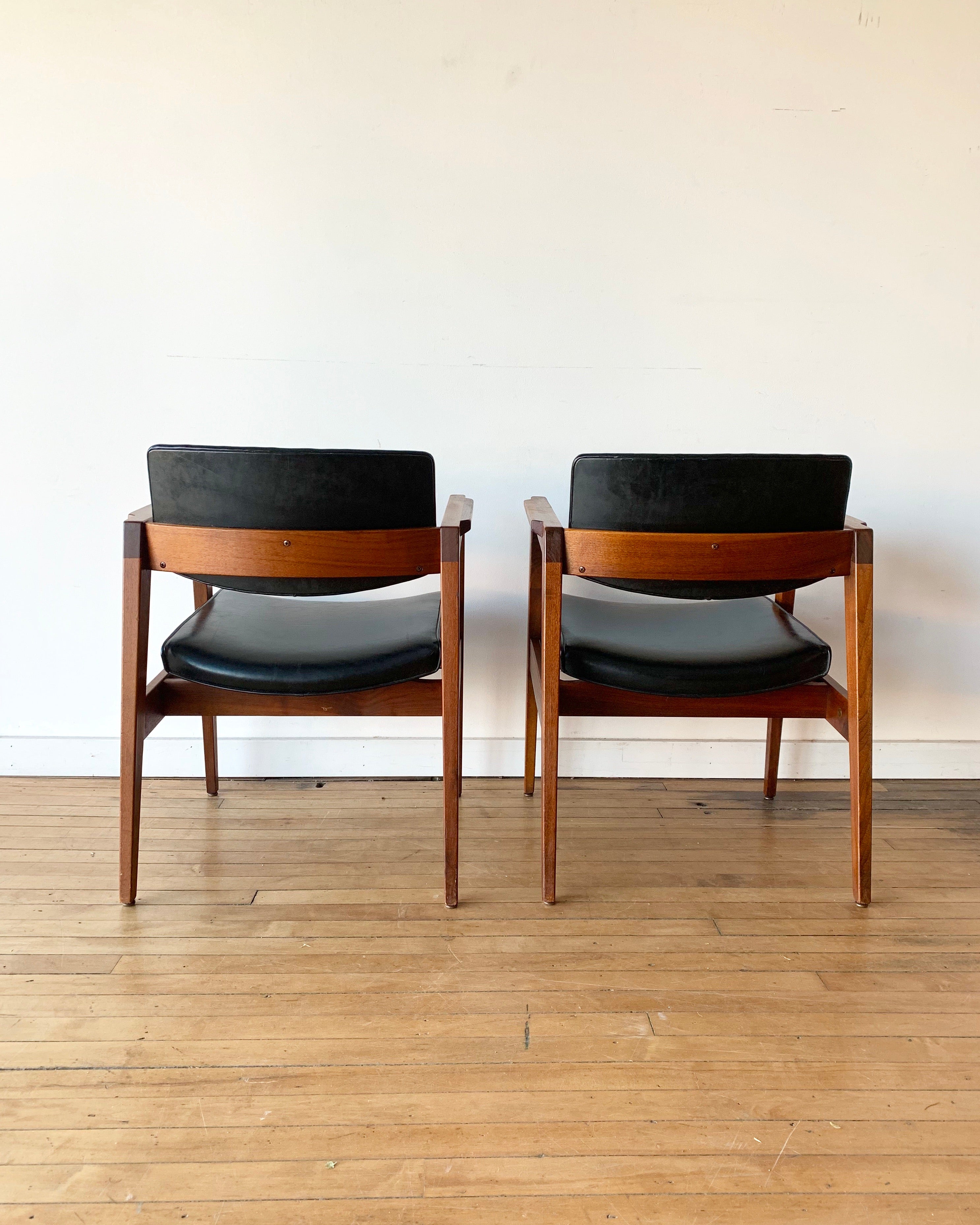 Pair of Mid-Century chairs by Gunlocke