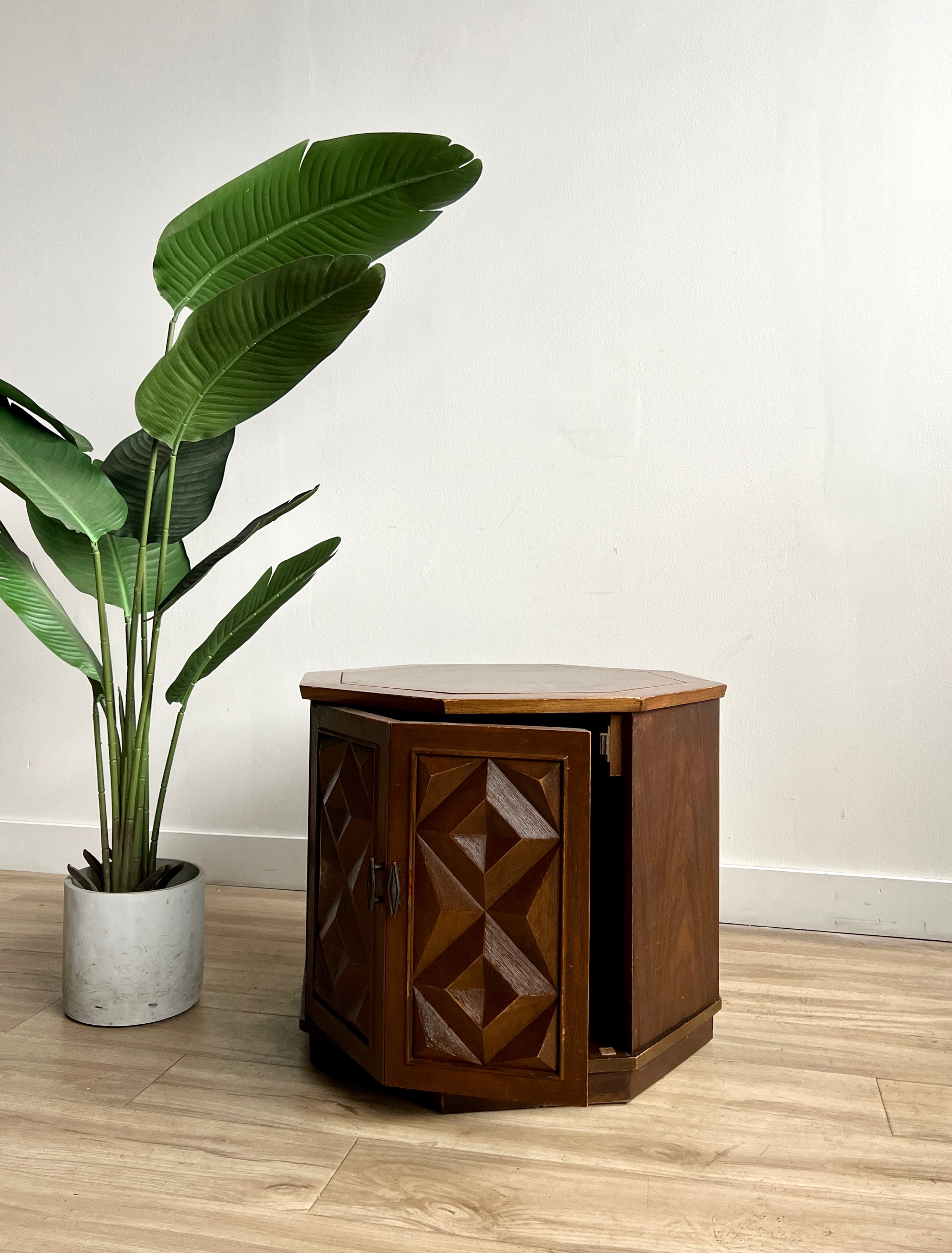 Vintage Mid Century End Table / Nightstand