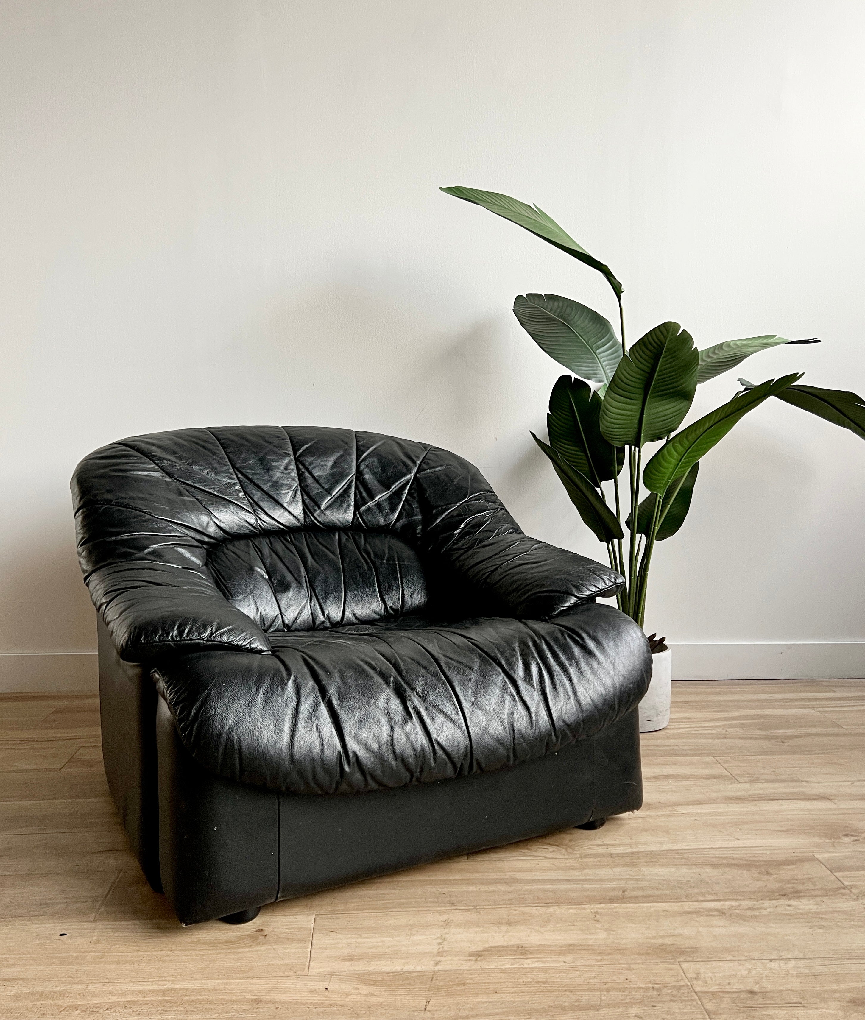 Vintage Black Leather Lounge Chair