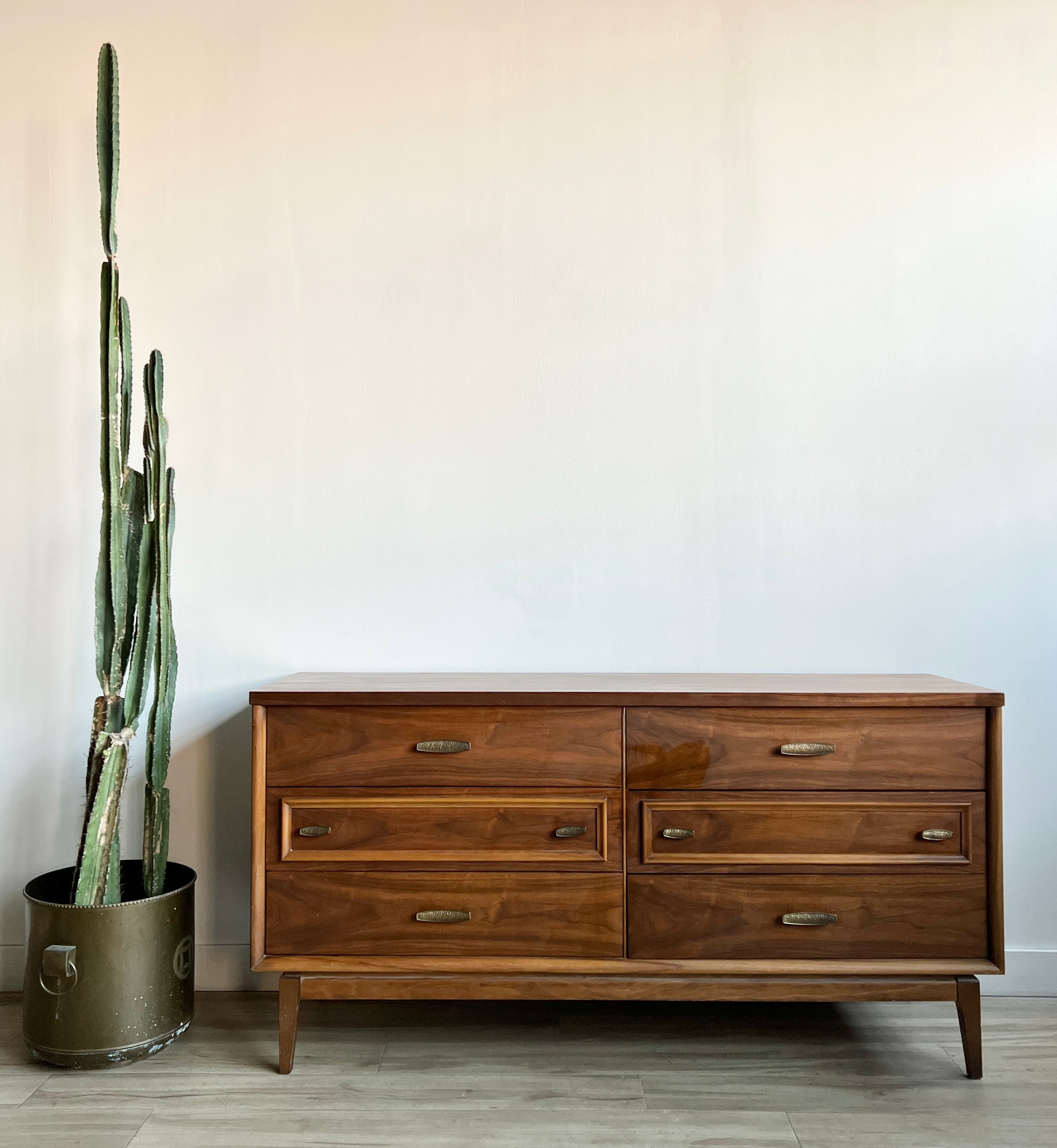 Vintage Mid Century Broyhill Six Drawer Dresser – Home and Closet Vintage