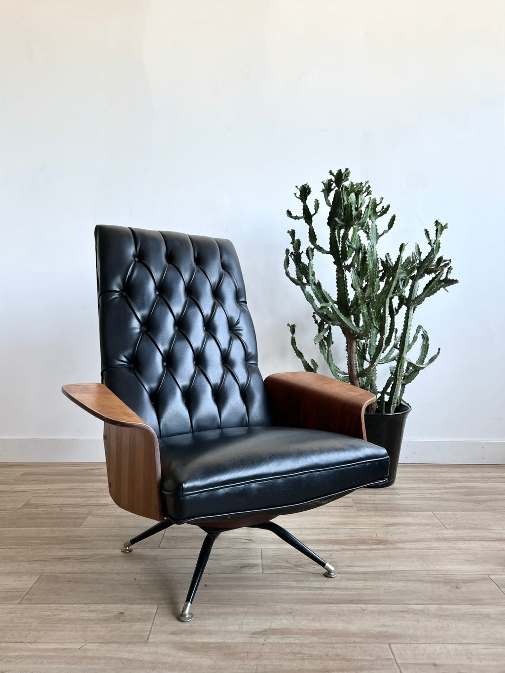 Vintage Mid Century Mulhauser Lounge Chair