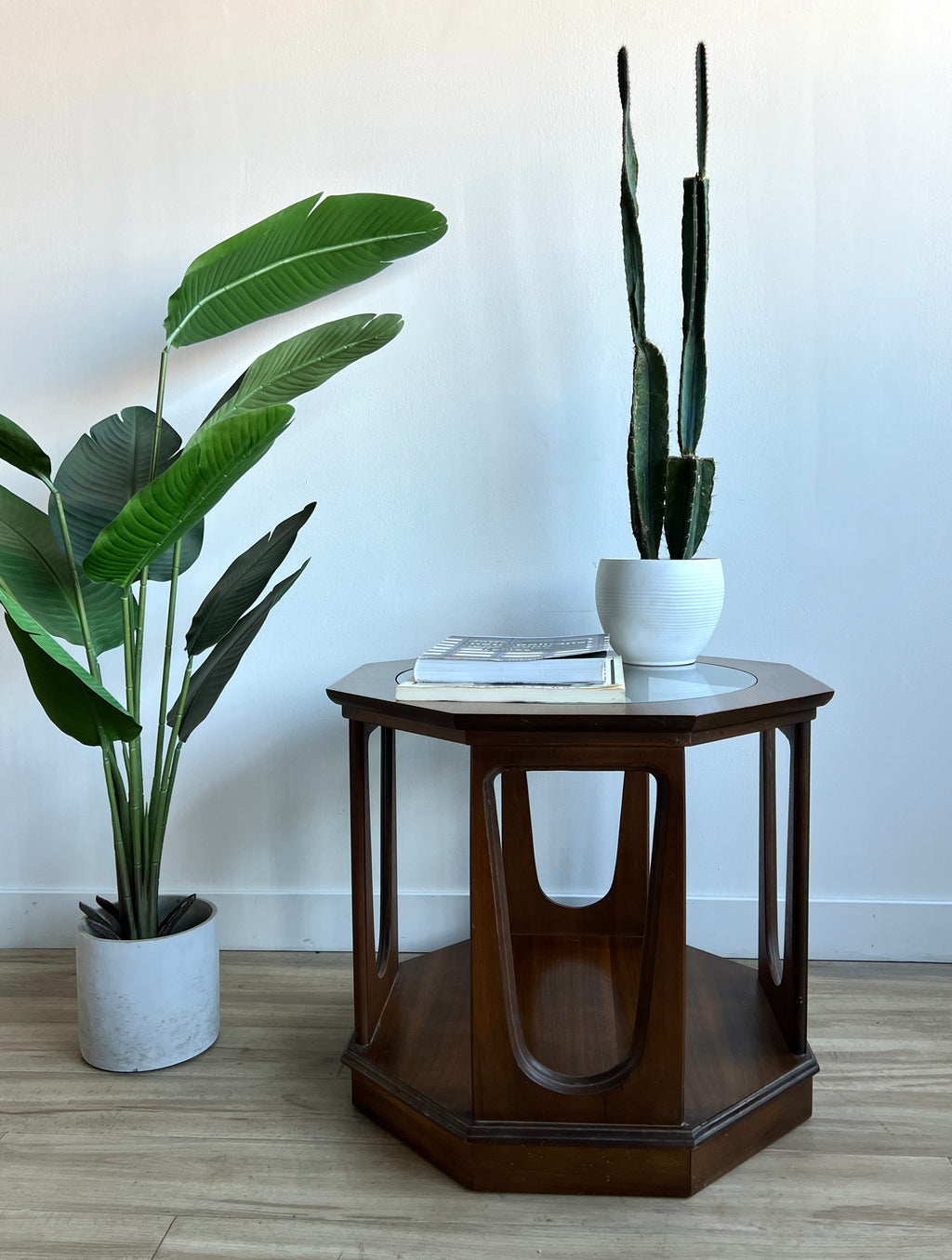 Vintage Mid Century End Table / Nightstand
