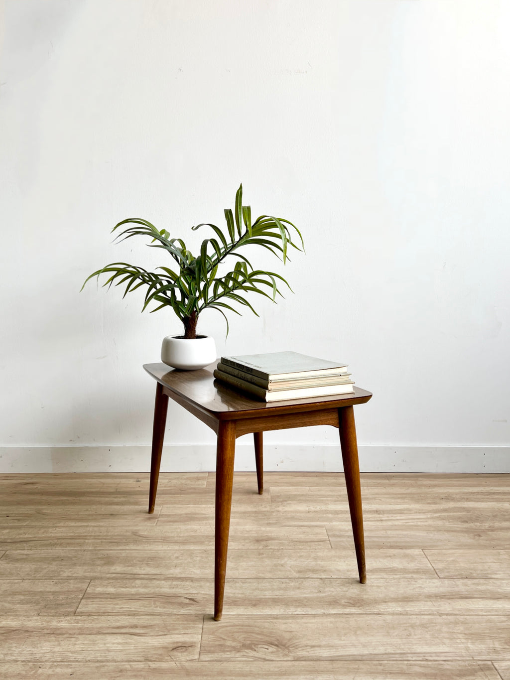 Vintage Mid Century End Table / Night Stand