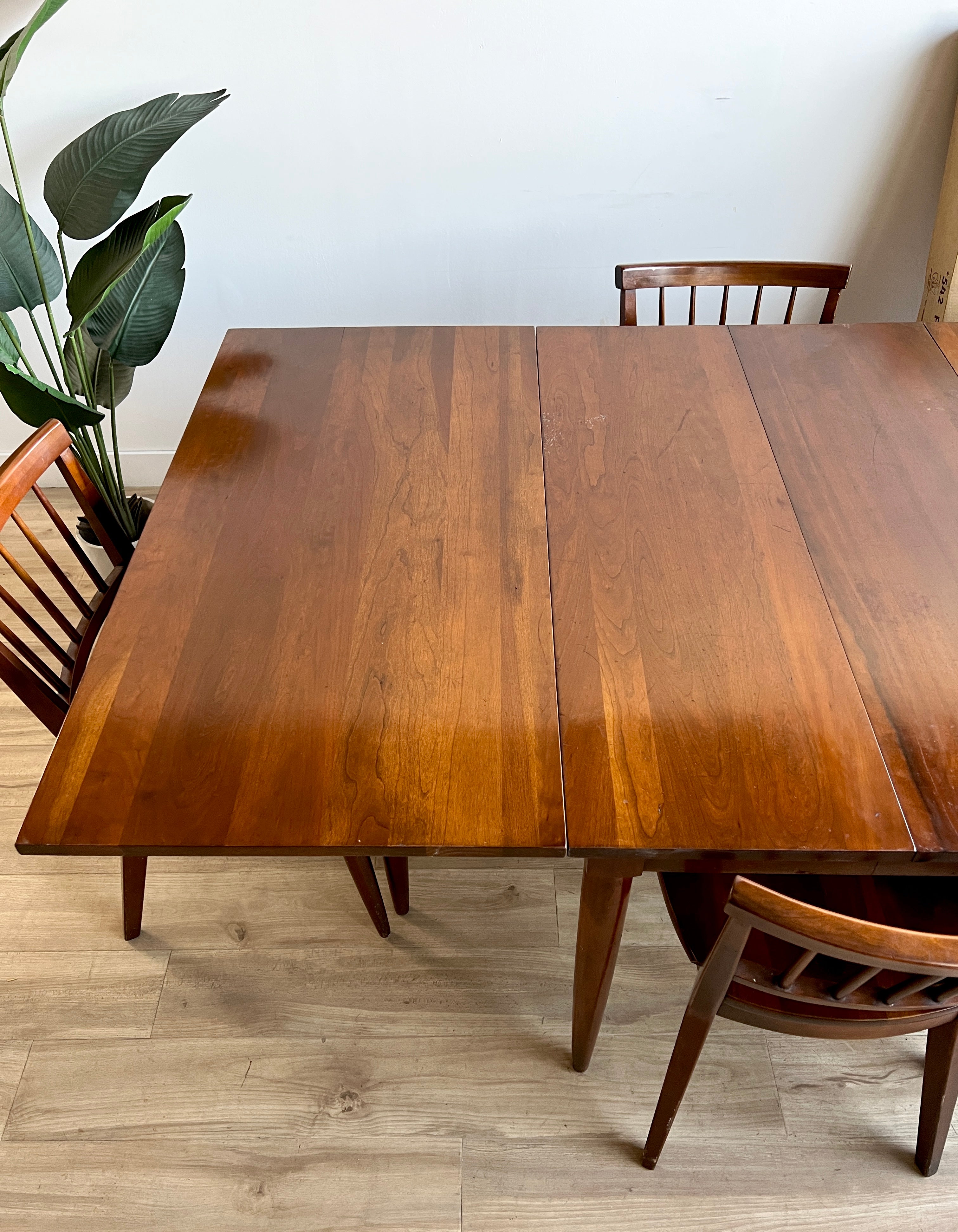 Vintage Mid Century Solid Walnut Willet Dining Set w/ Six Chairs and Leaf