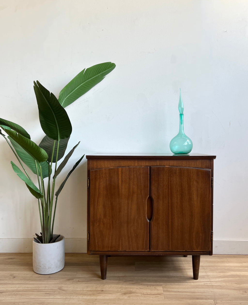 Vintage Mid Century Credenza / Bar