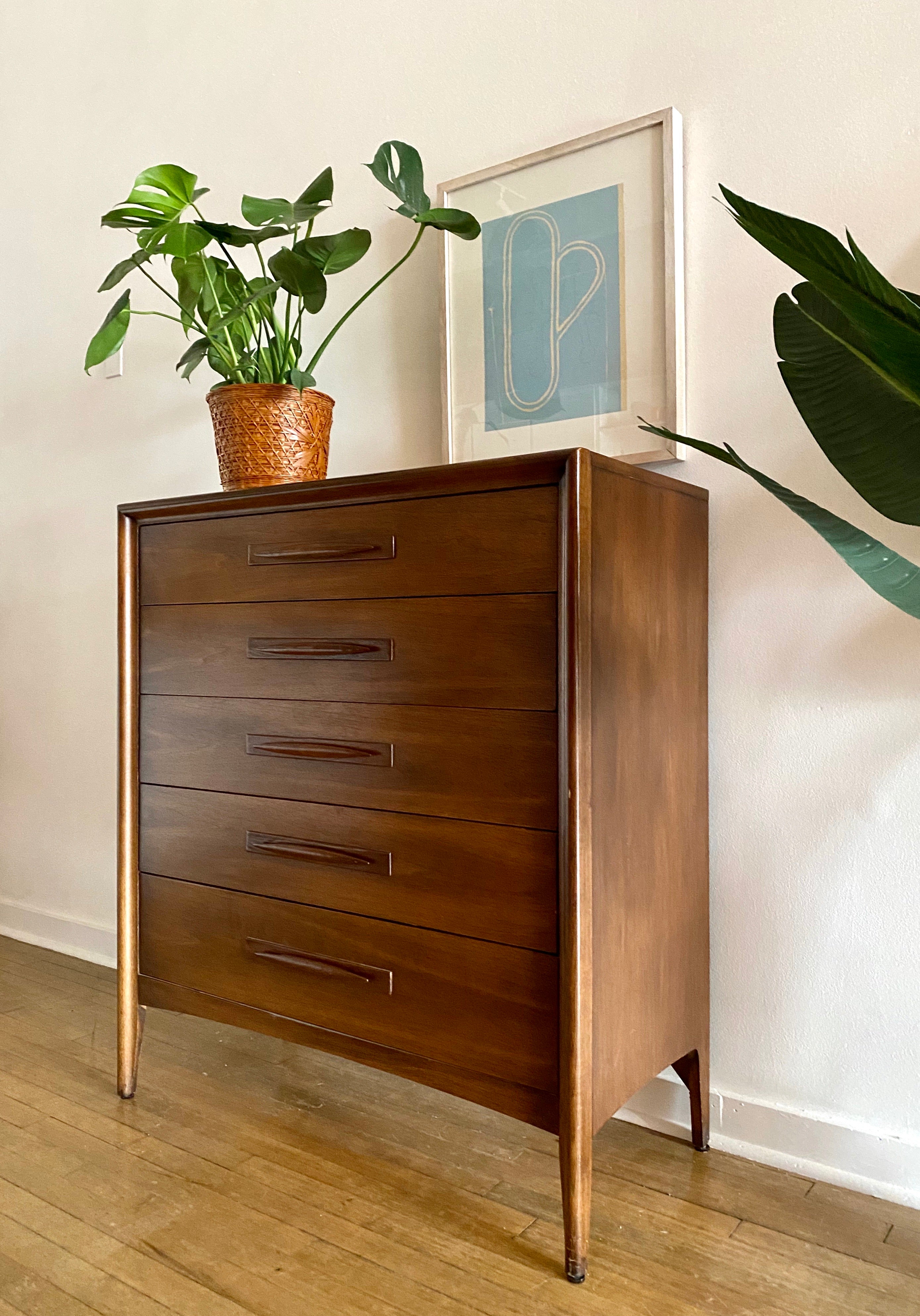 broyhill long dresser Lowboy Broyhill Dresser | Brown