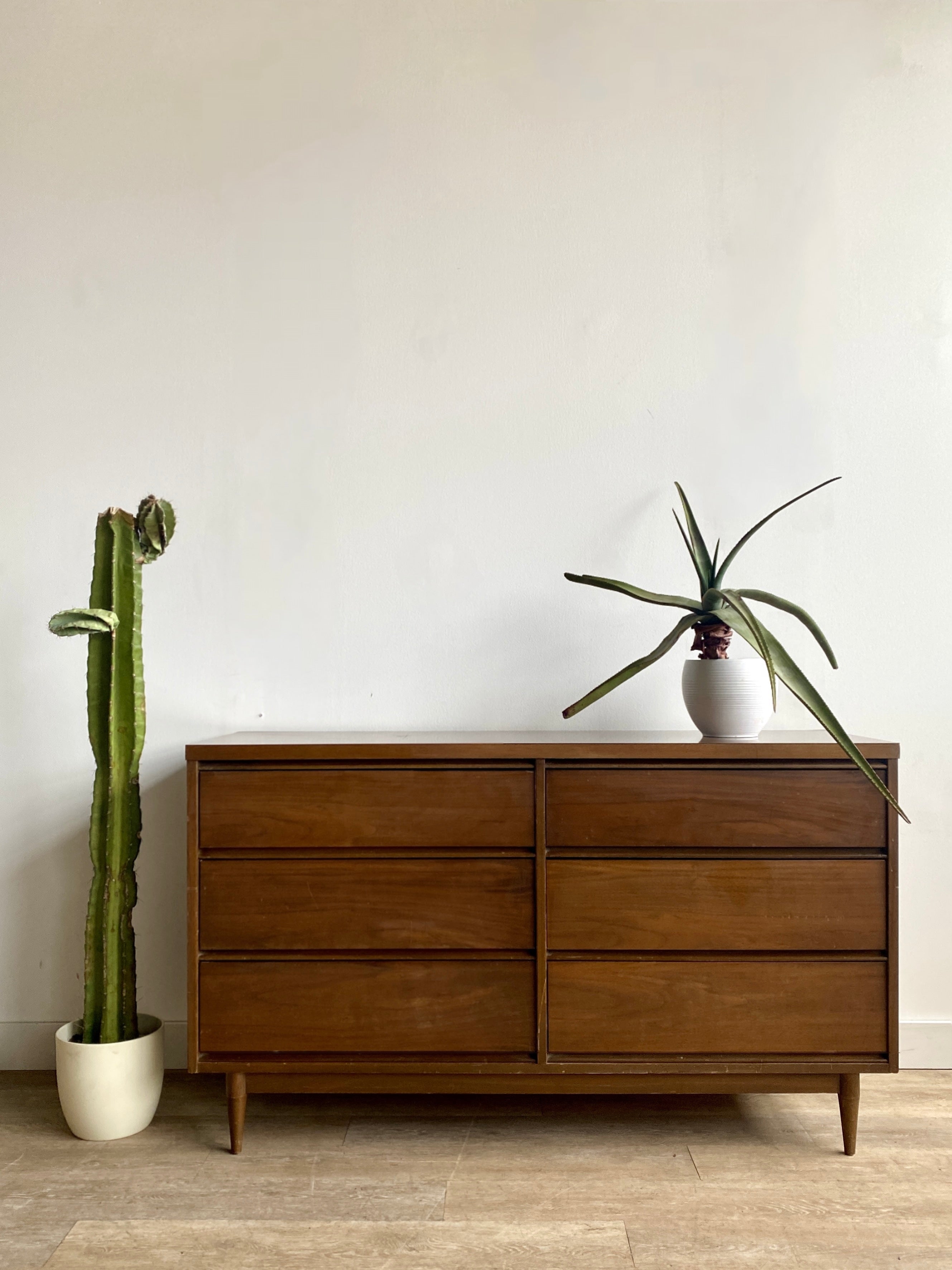 Mid-Century Six Drawer Dresser – Home and Closet Vintage Mid-Century Six Drawer Dresser – Home and Closet Vintage