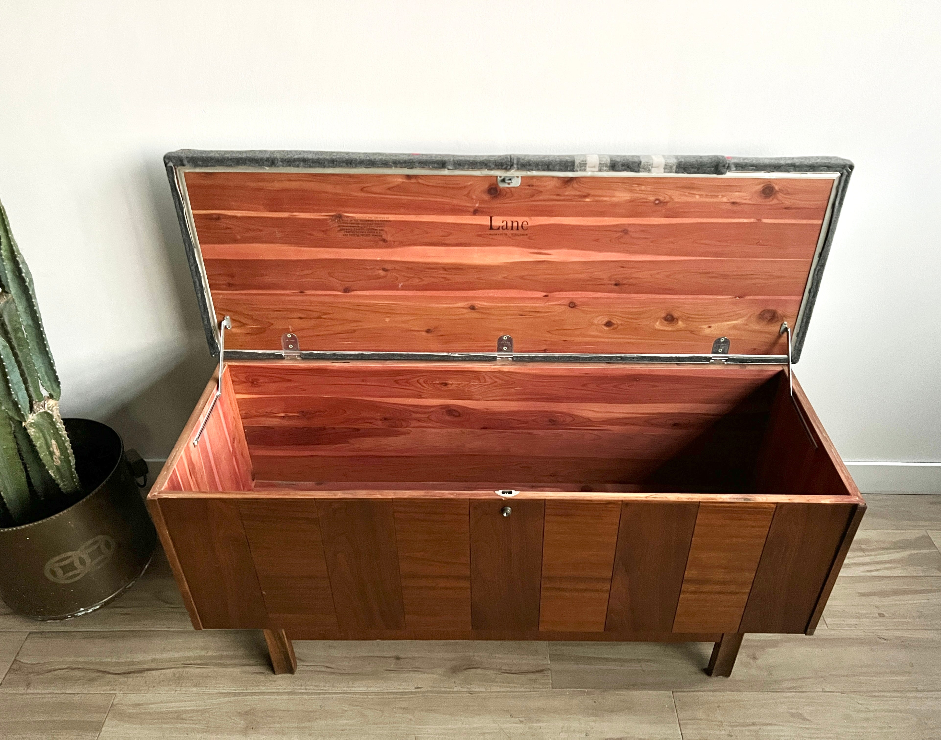 Vintage Mid Century Lane Bench / Cedar Chest with Upholstered Pendleto ...