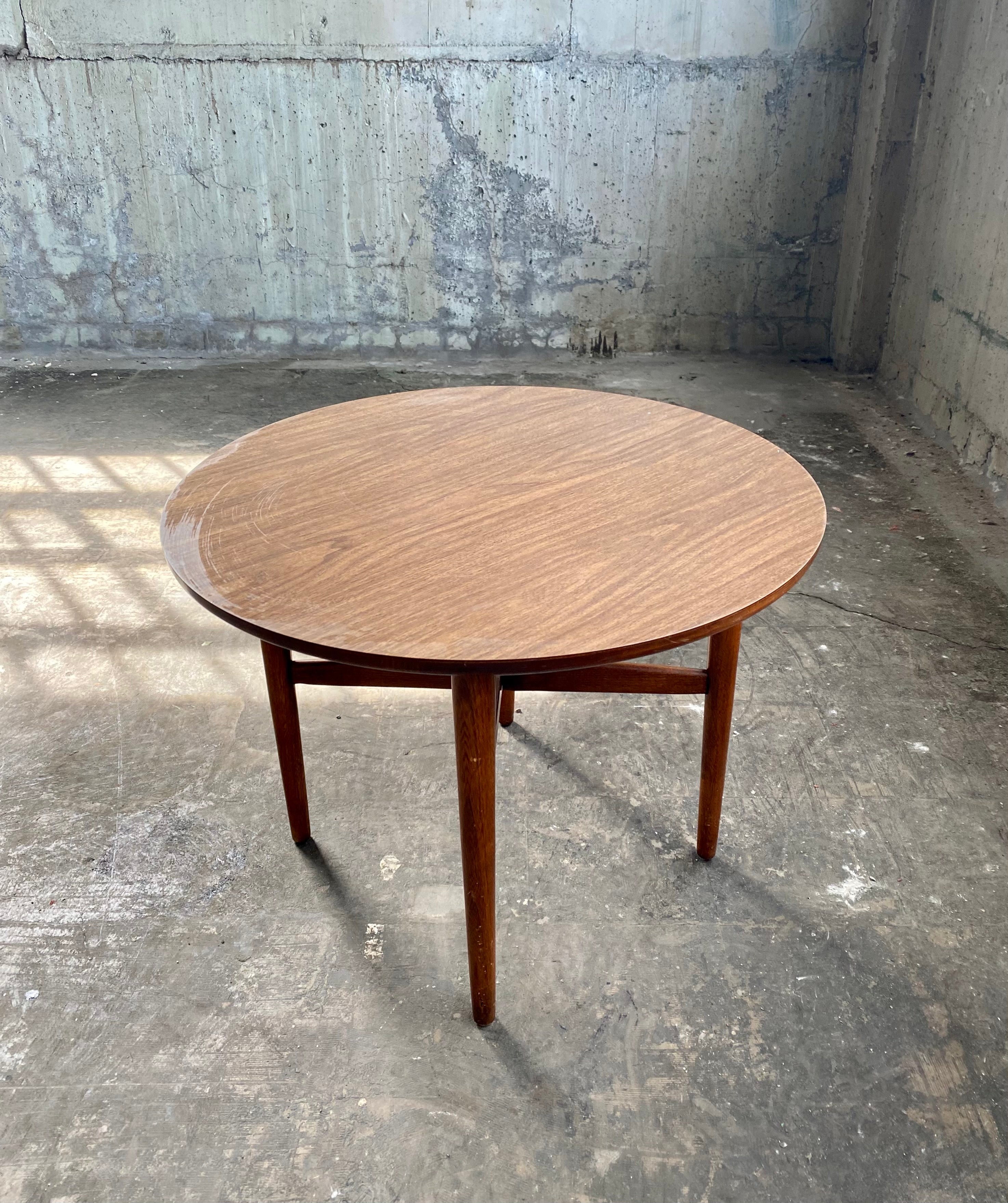 Vintage End Table / Nightstand