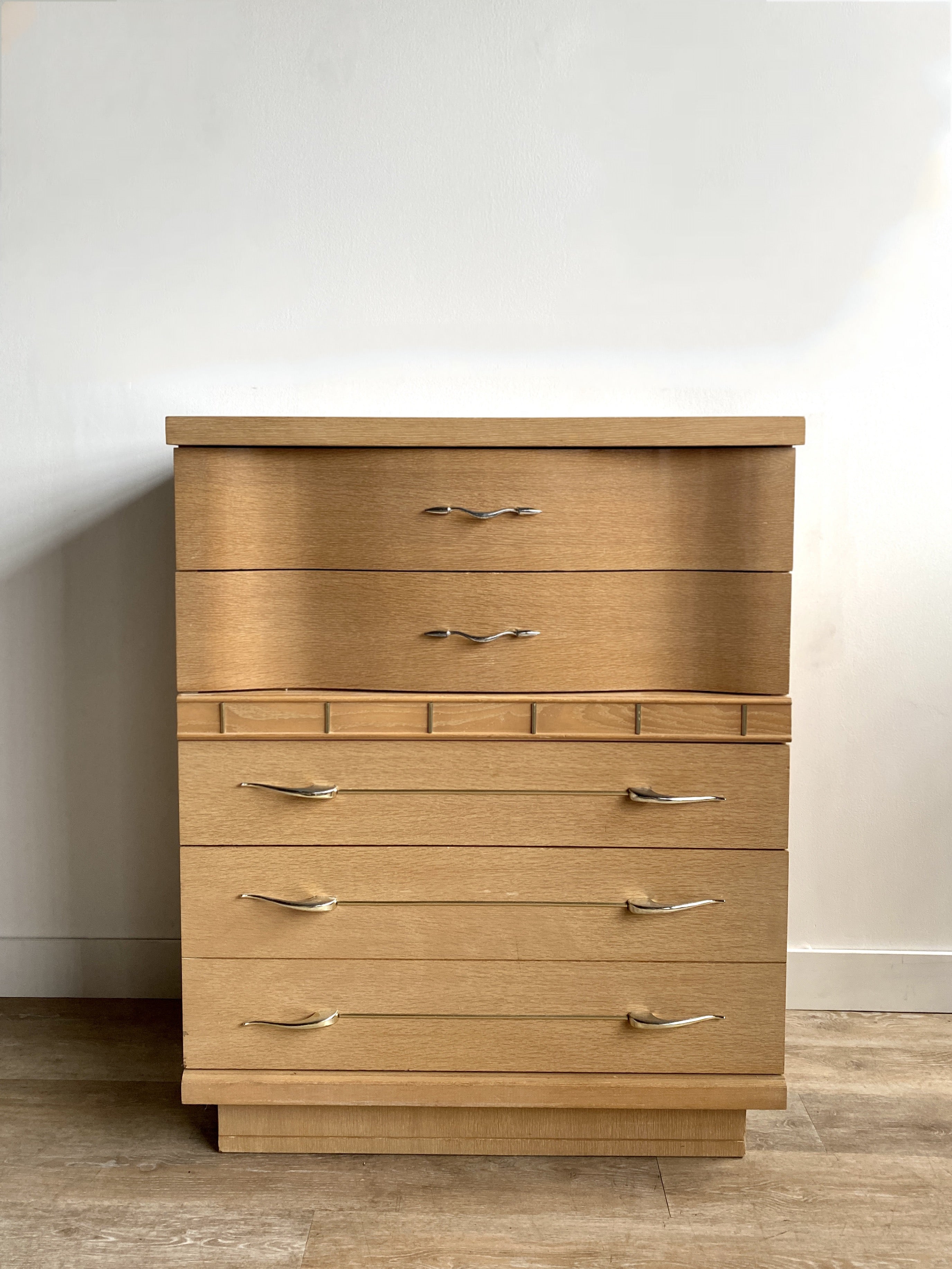 vintage mid century dresser Mid-Century Modern 9 Drawer with Sculpted Pulls and Tapered Legs the color is slightly different between the two dressers Original, Mid-century Dresser With 9