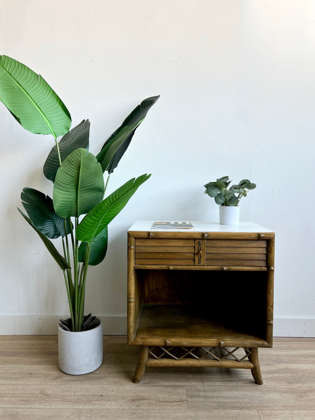 Vintage Mid Century End Table / Night Stand