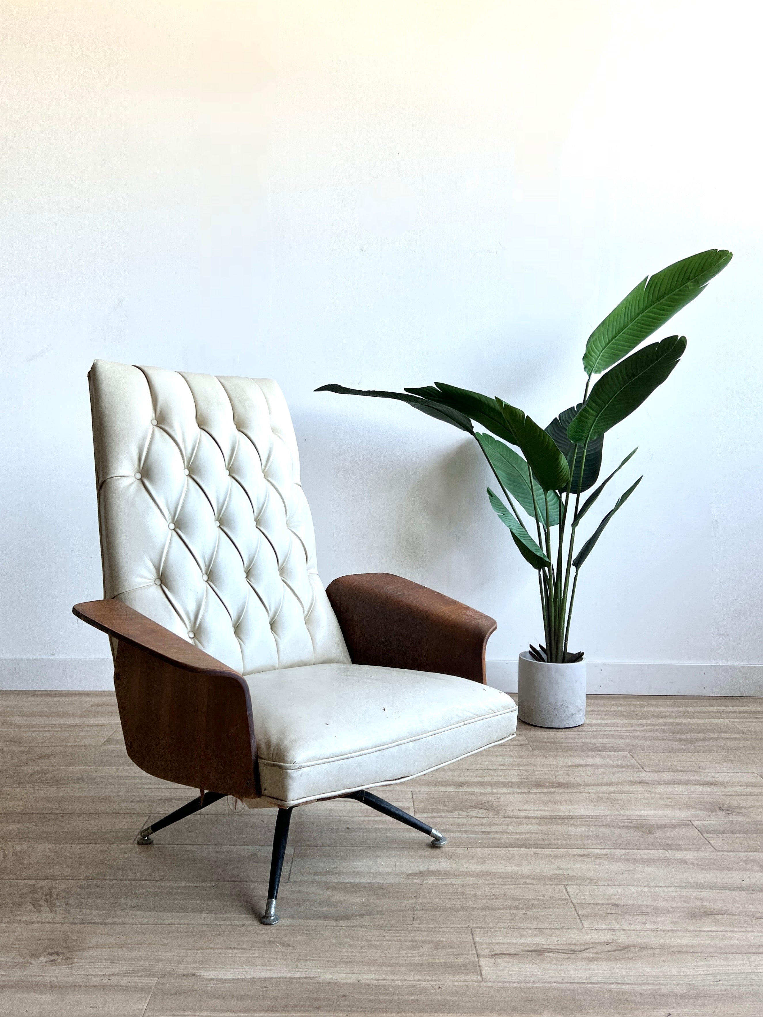 Vintage Mid Century Mulhauser Lounge Chair