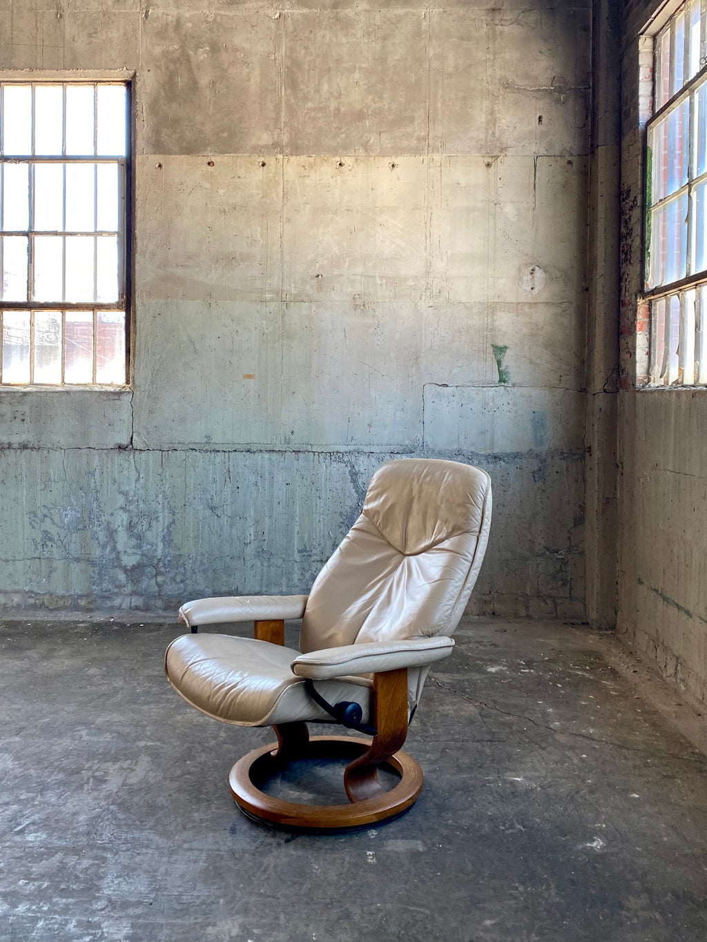 Vintage Norwegian Lounge Chair in Neutral Leather
