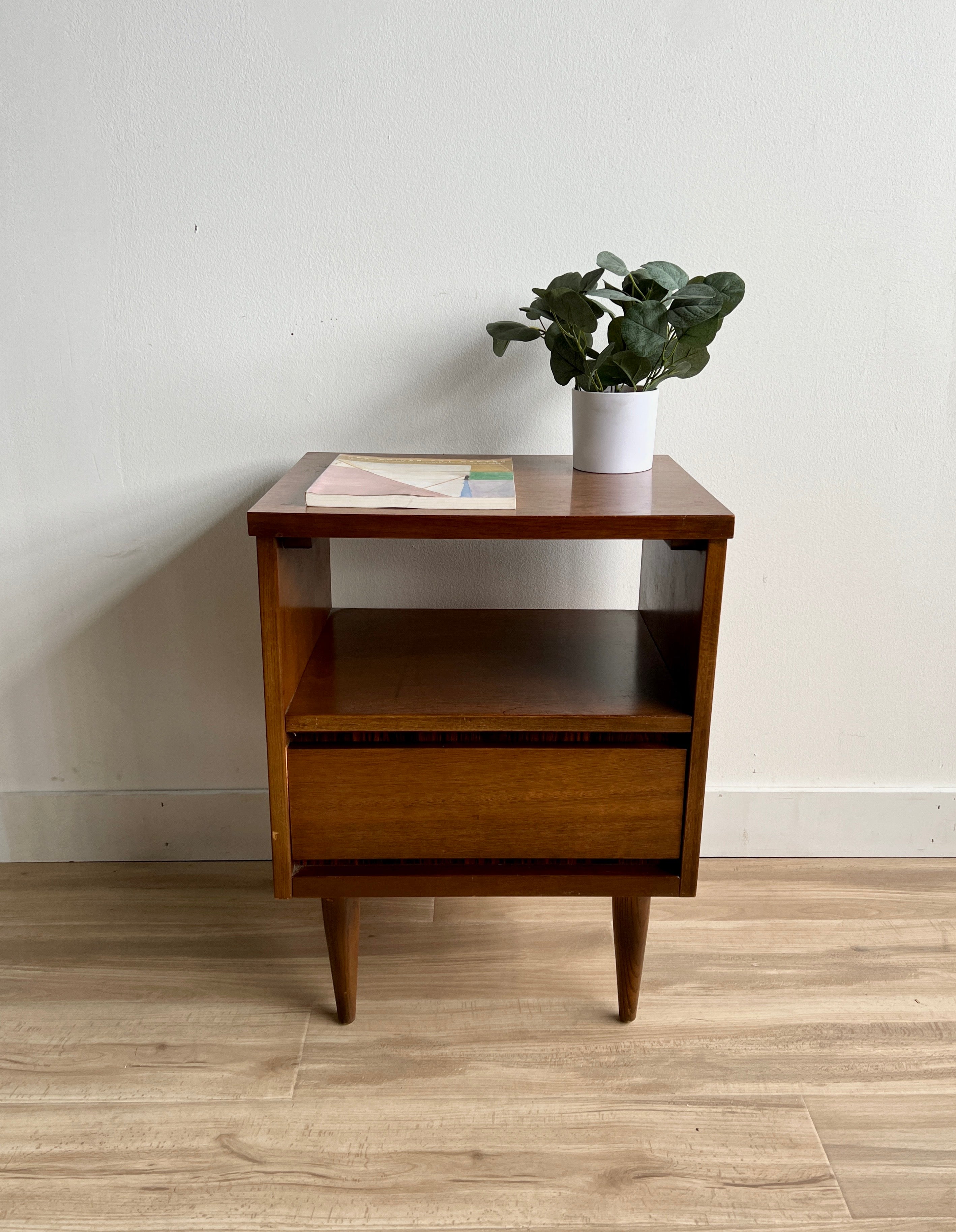 Vintage Mid Century Nightstand / End Table with Drawer