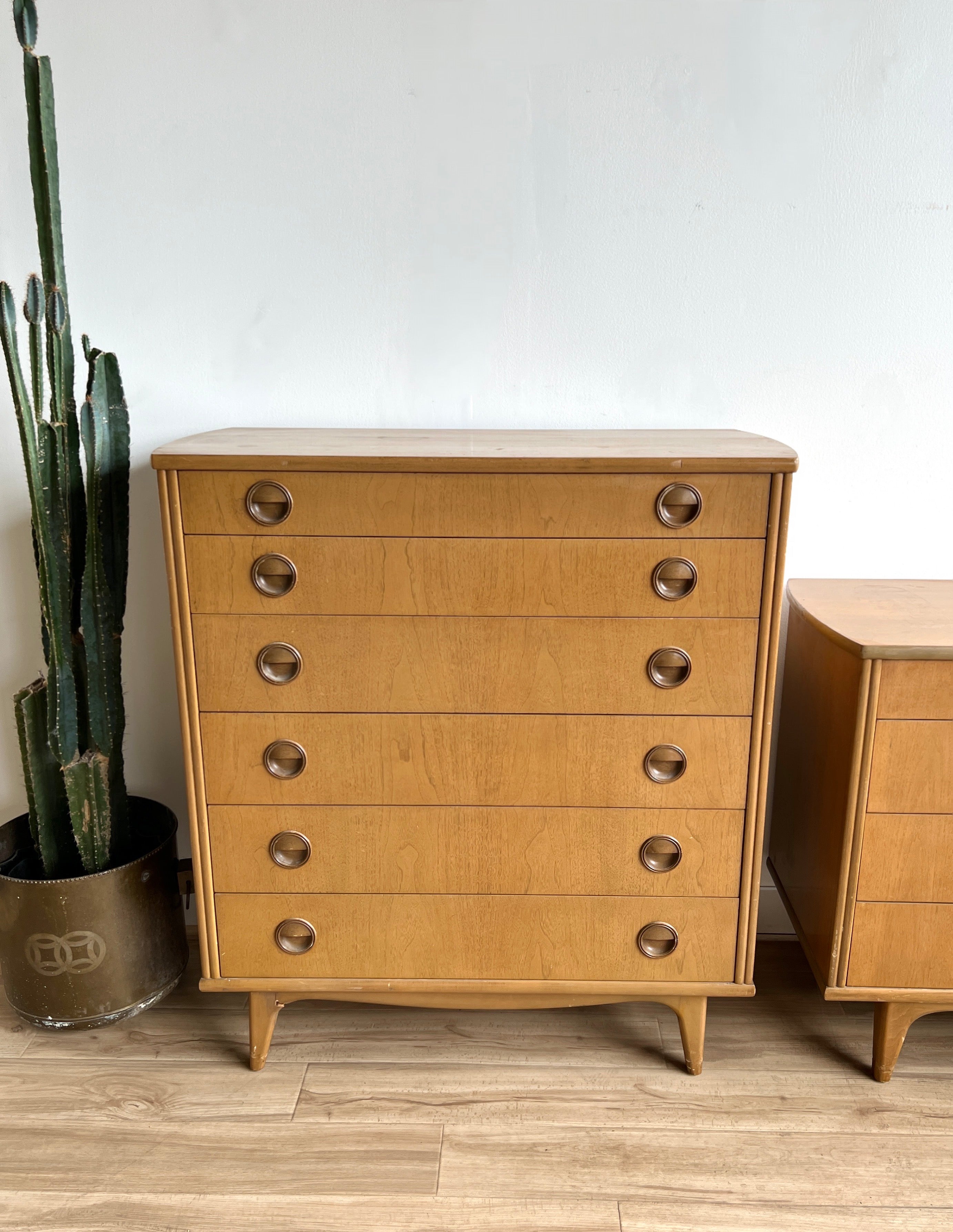 vintage dresser set Mid-century Walnut Bedroom by Lane - Midcentury Bedroom Sets For Sale This extravegant yet elegant bed is the perfect furniture piece to showcase your room Vintage Mid Century Dresser Set