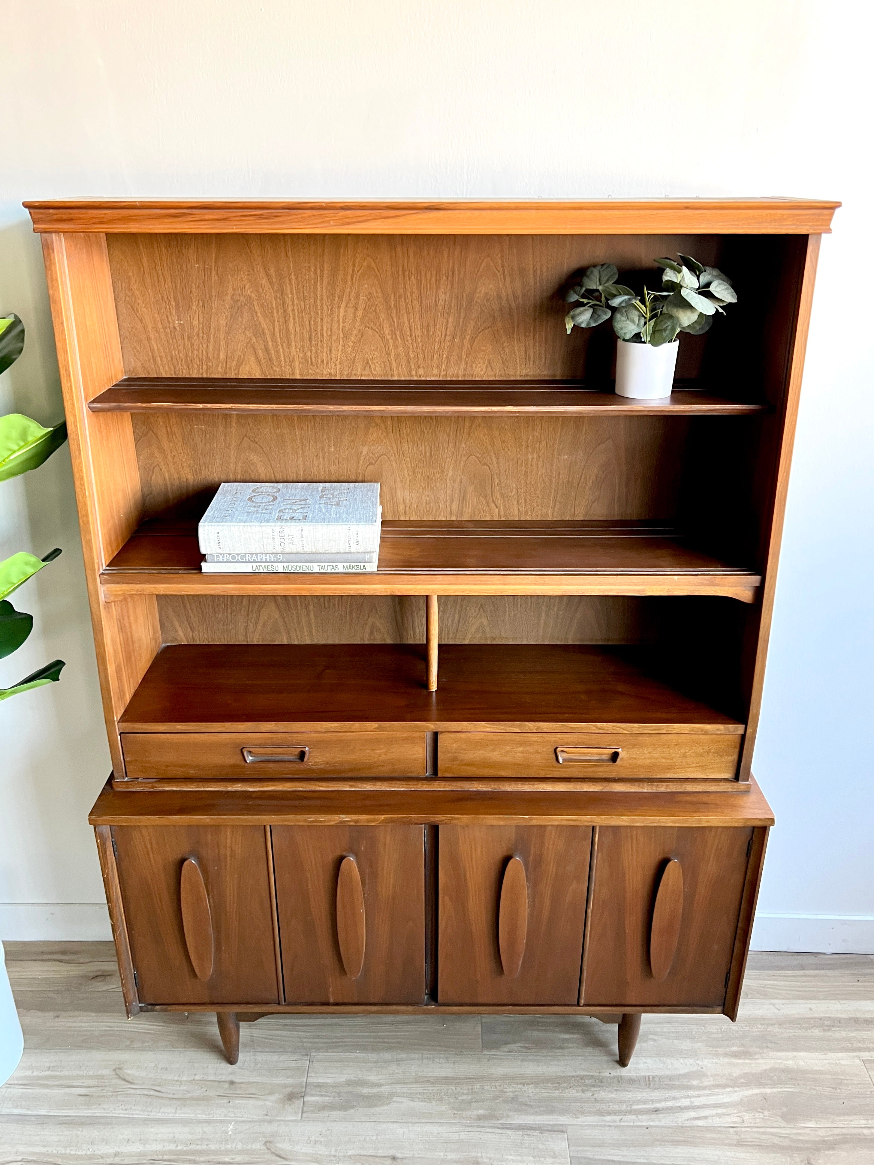 Vintage Mid Century Shelving Unit / Hutch