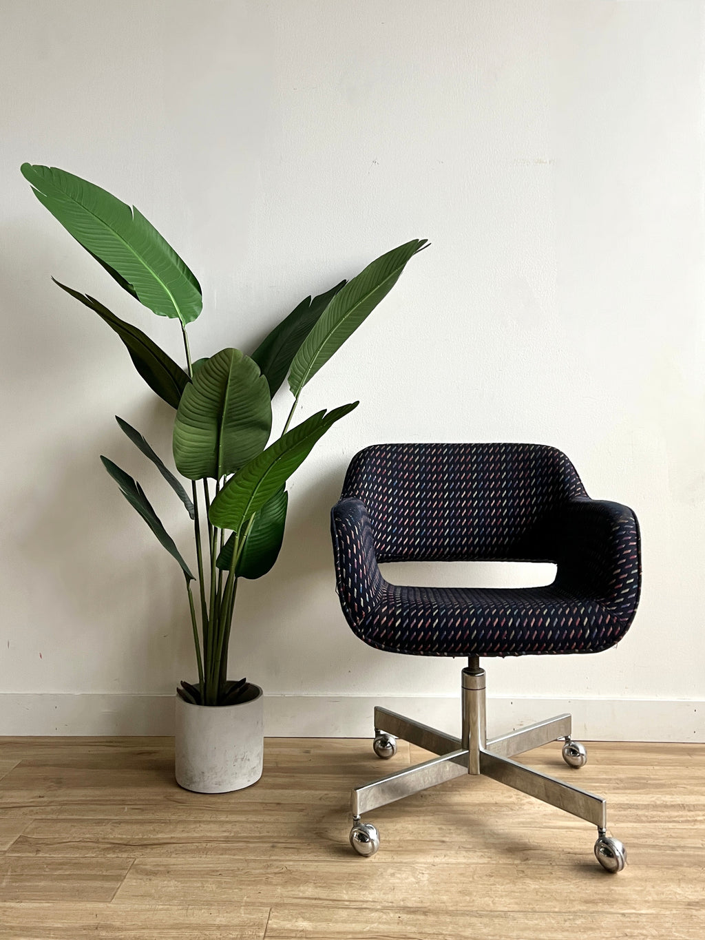 Project Vintage Mid Century Task Chair