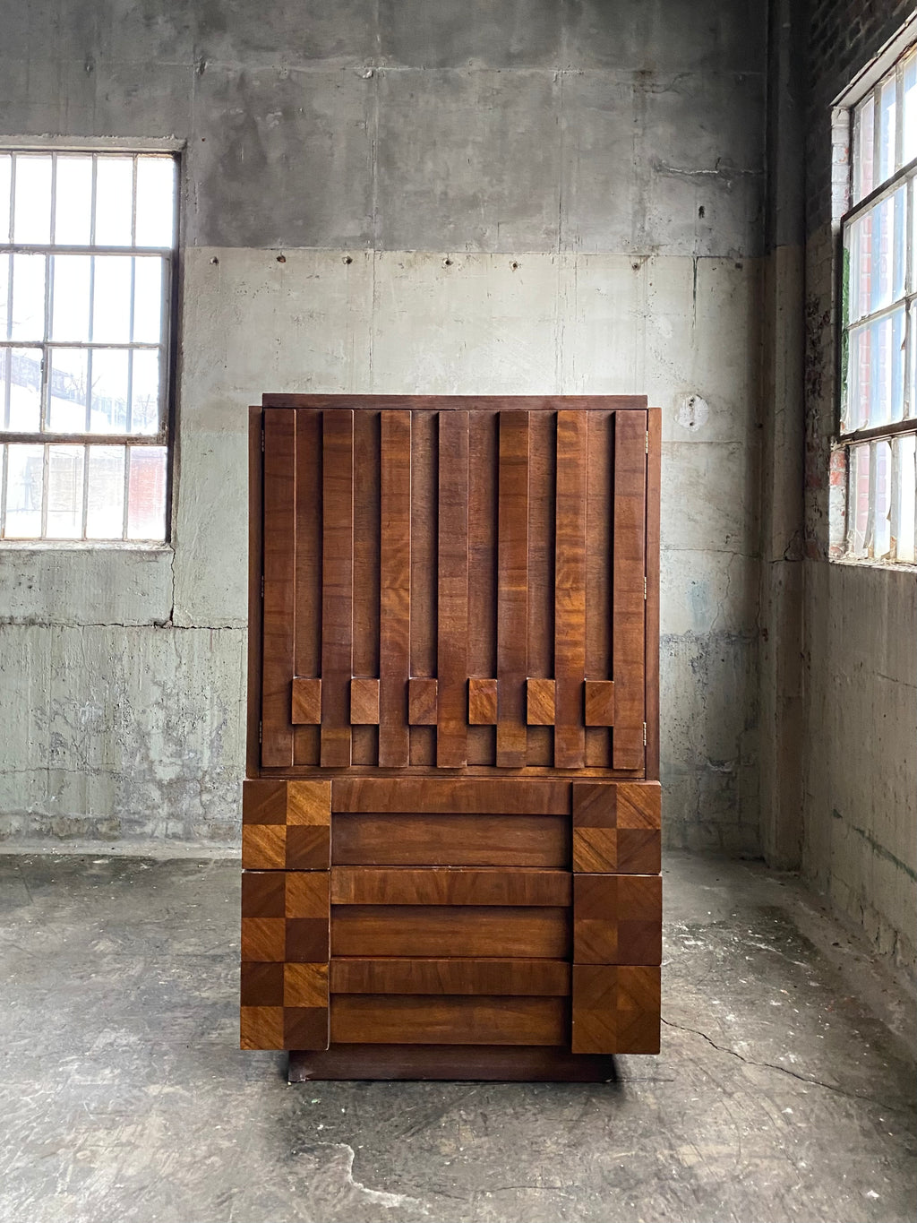 Vintage Mid-Century Gentleman’s chest by Lane