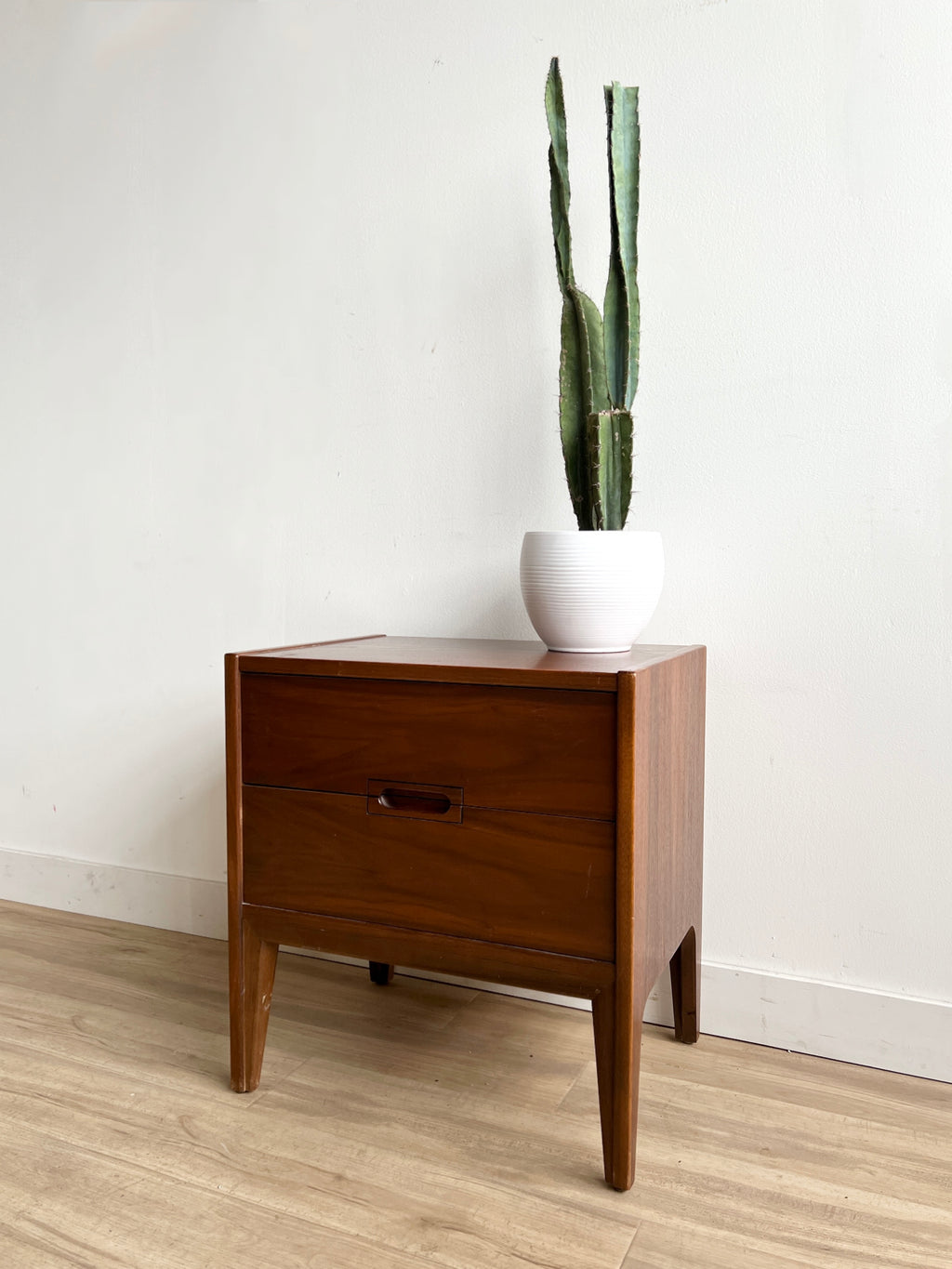 Vintage Mid Century End Table / Night Stand