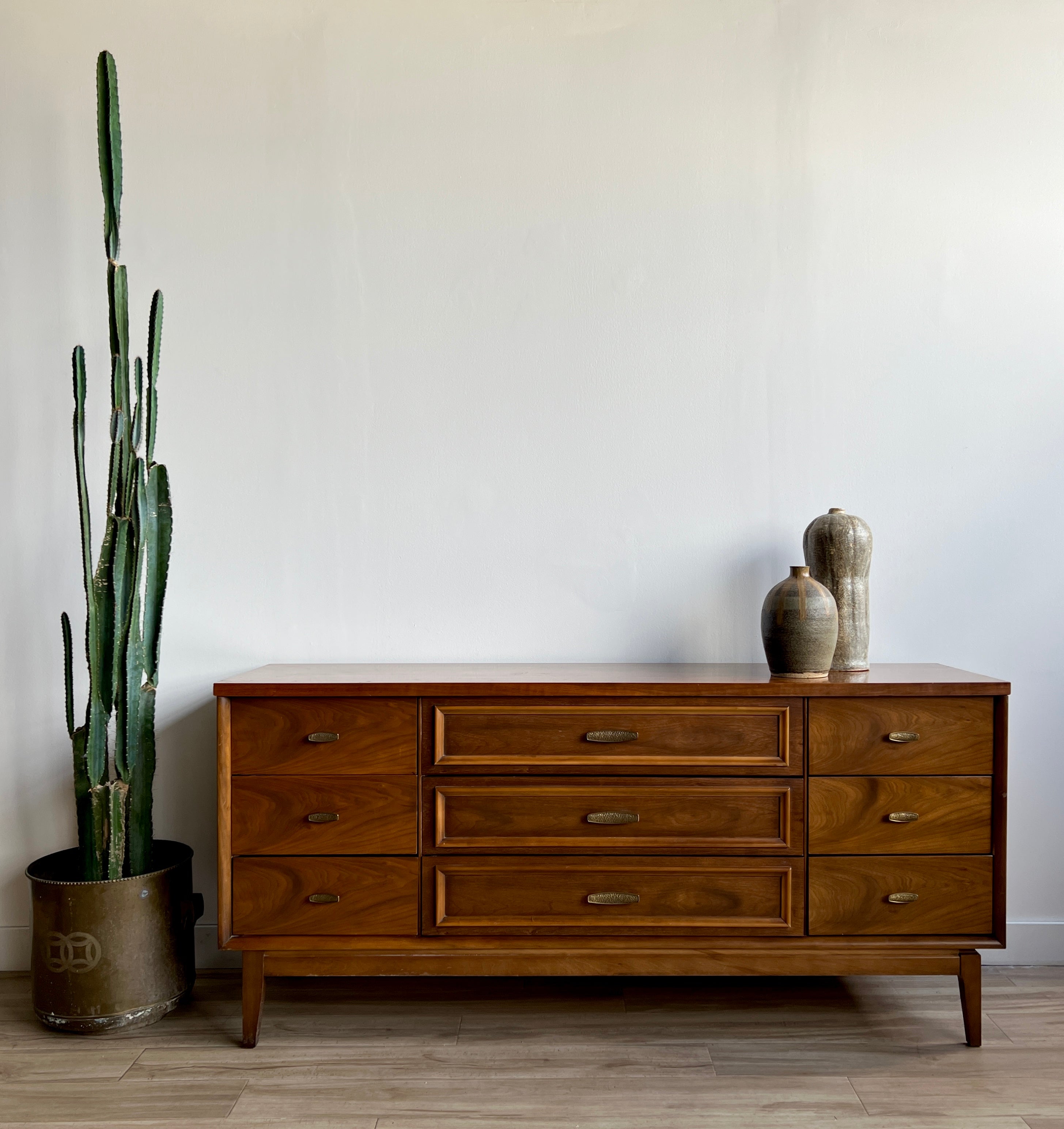 Vintage Midcentury Broyhill Dresser – Home and Closet Vintage Vintage Midcentury Broyhill Dresser – Home and Closet Vintage